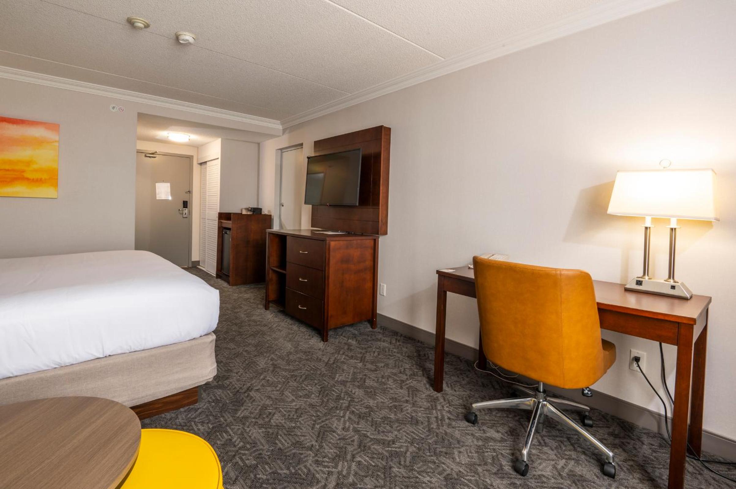 King Room - Non Smoking - Photo 2