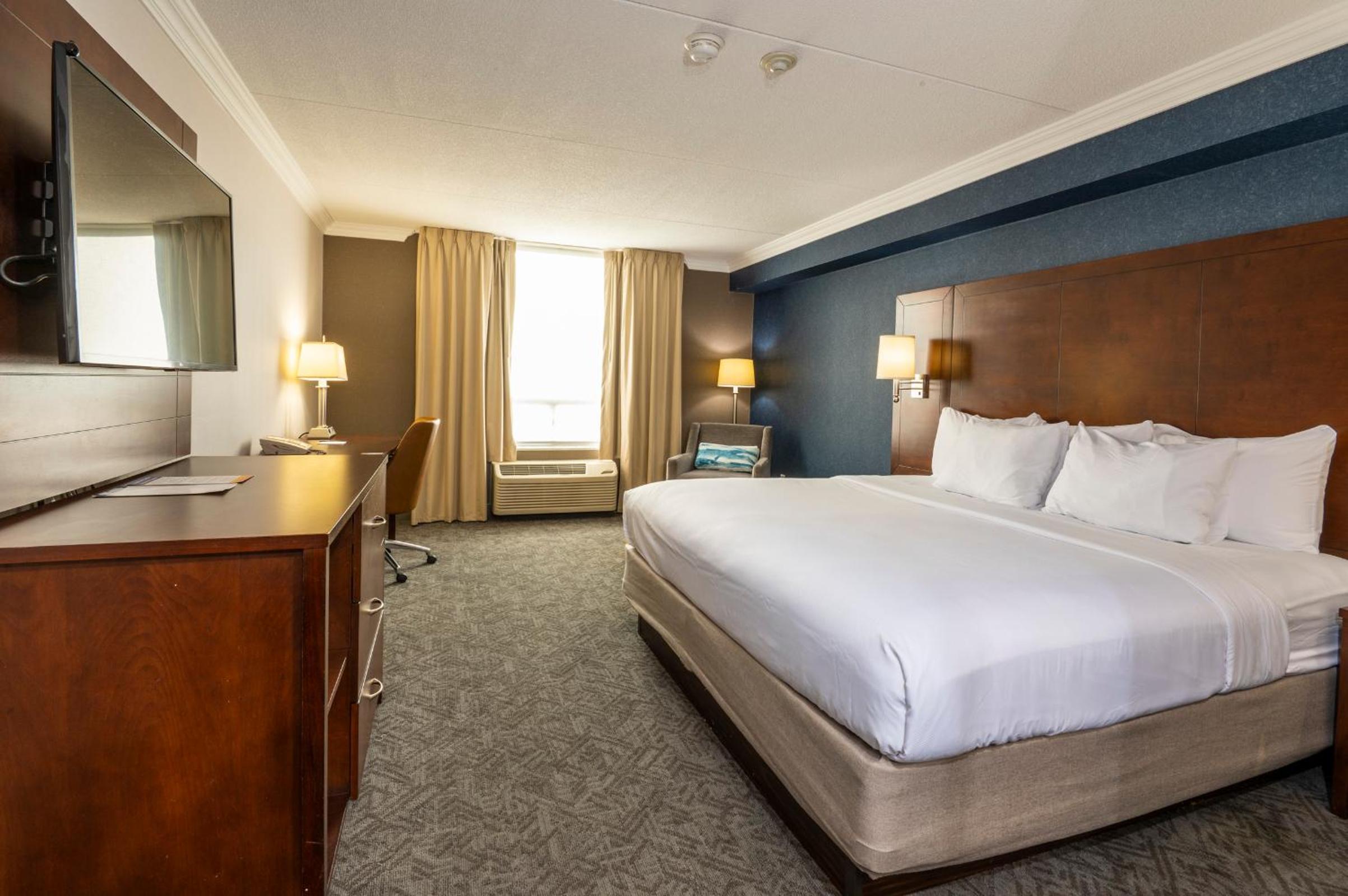 King Room - Non Smoking - Photo 3
