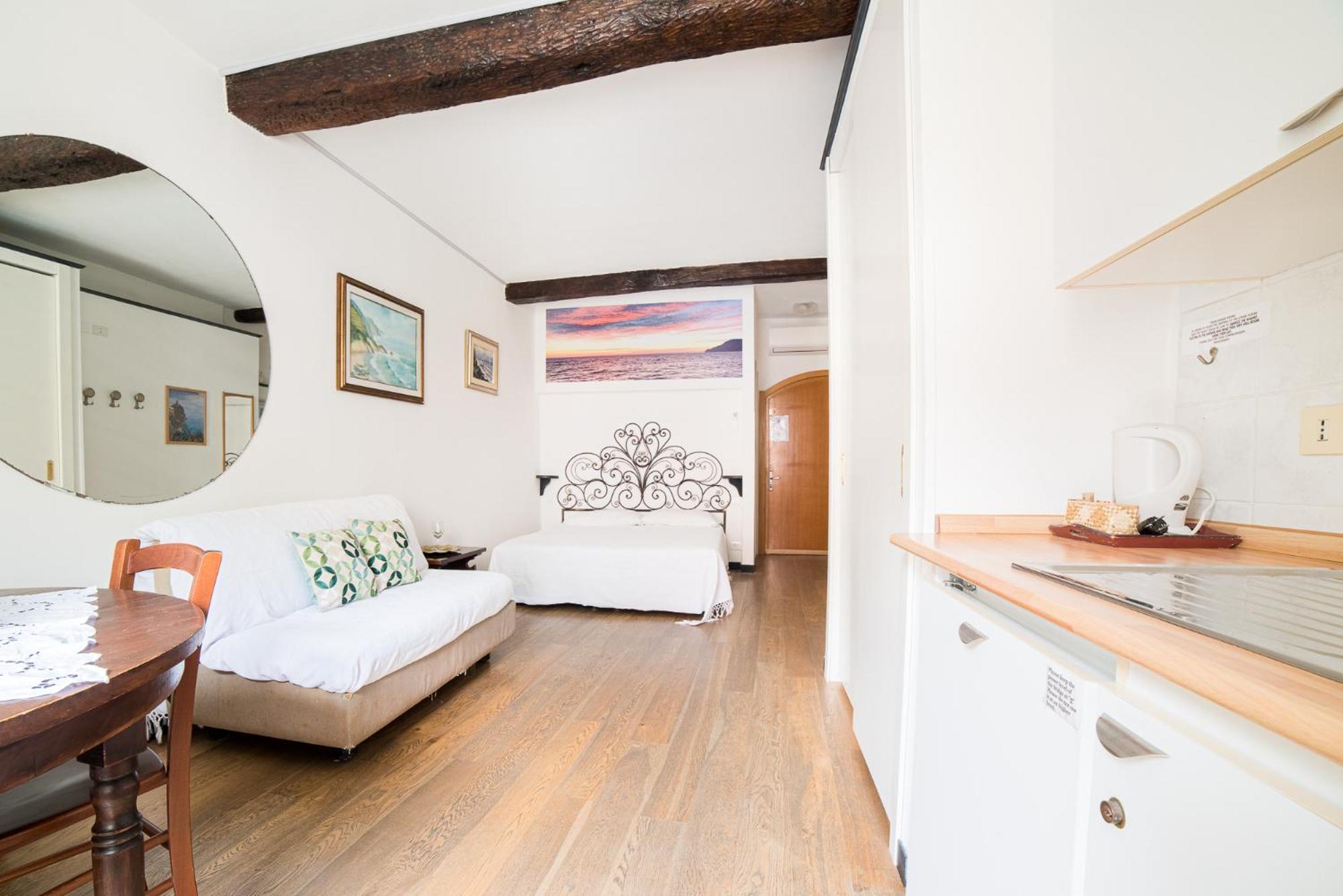 Deluxe Double Room with Sea View photo 2