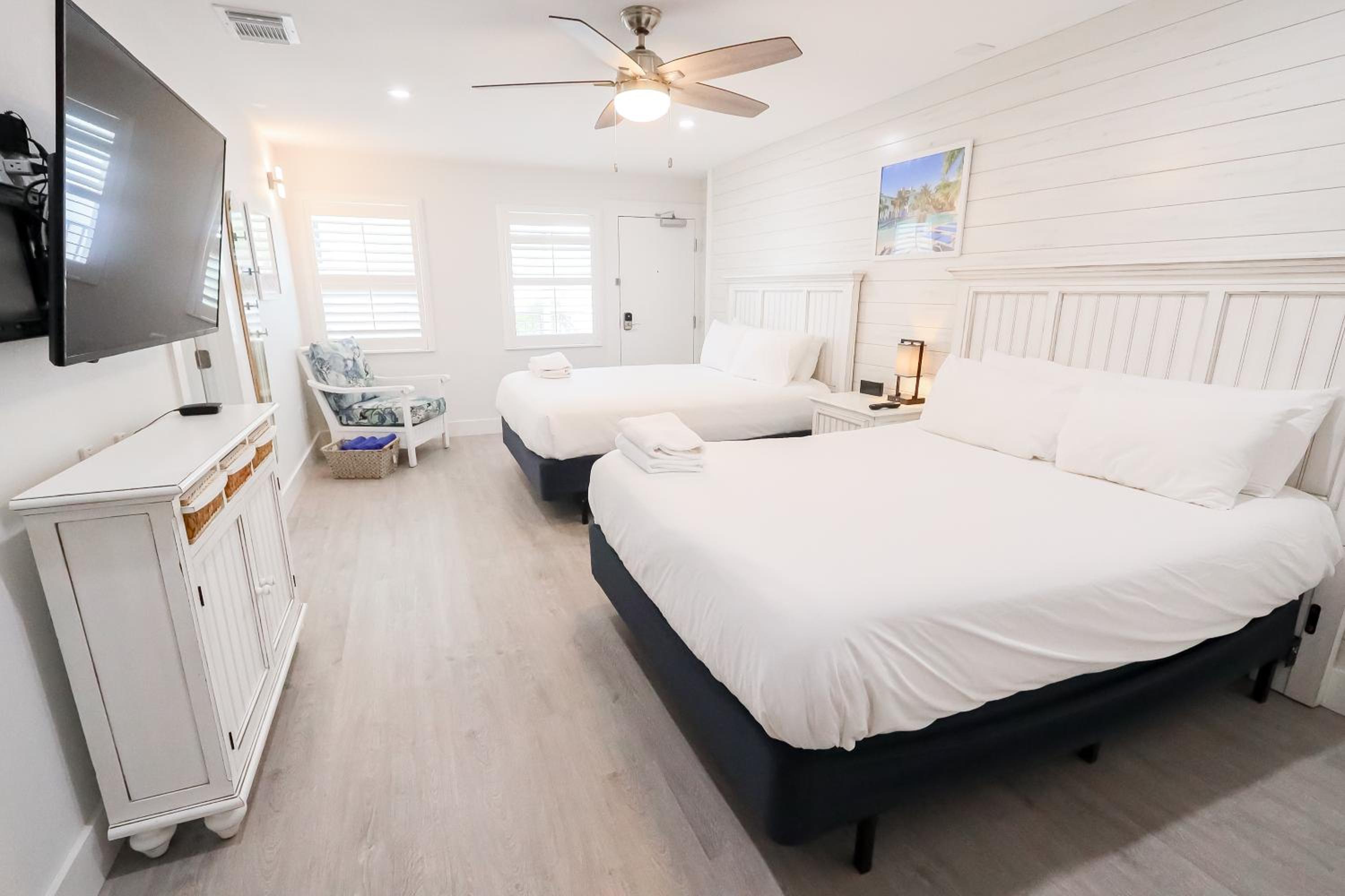 Bar Side - Sleeps 4