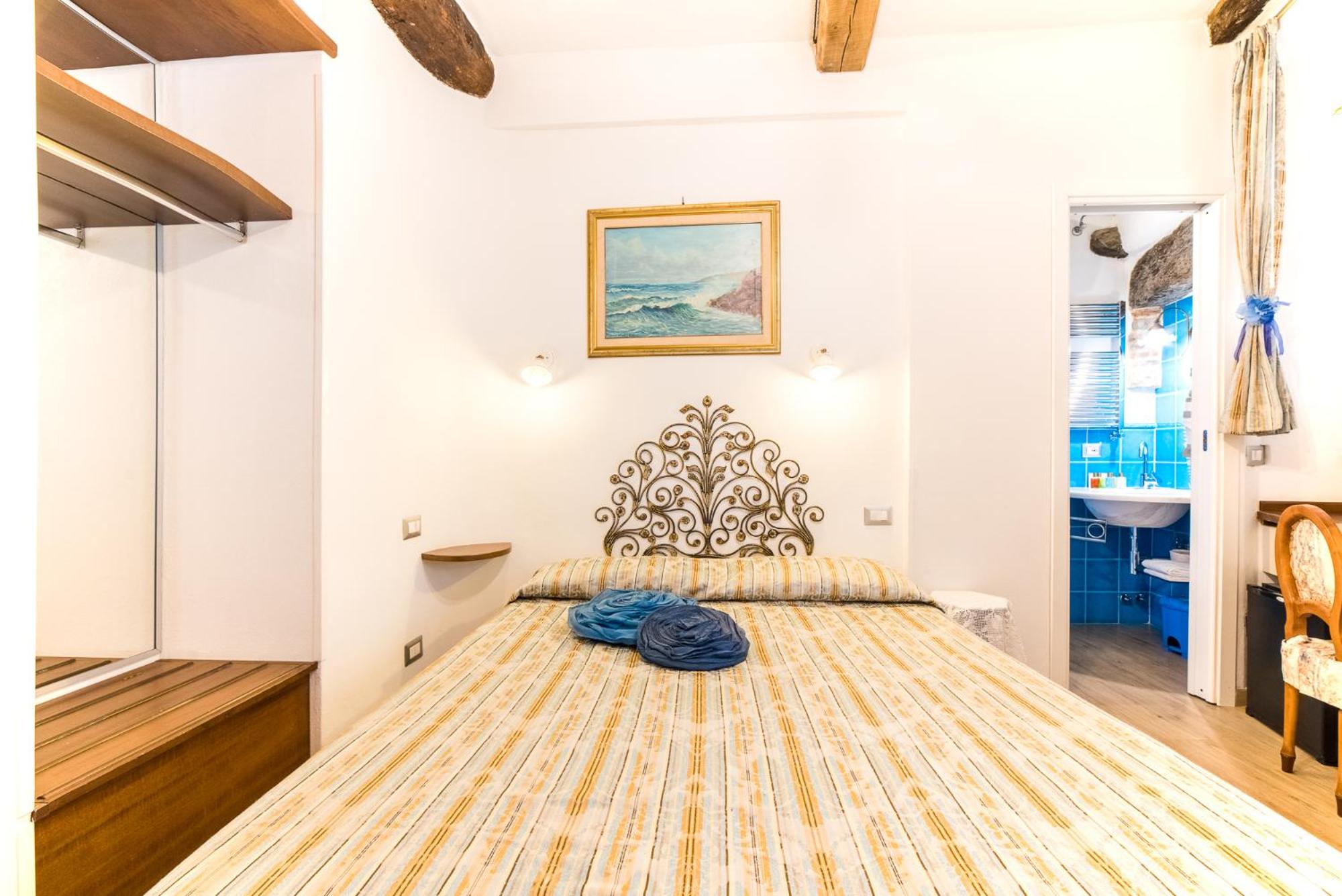 Budget Double Room photo 1