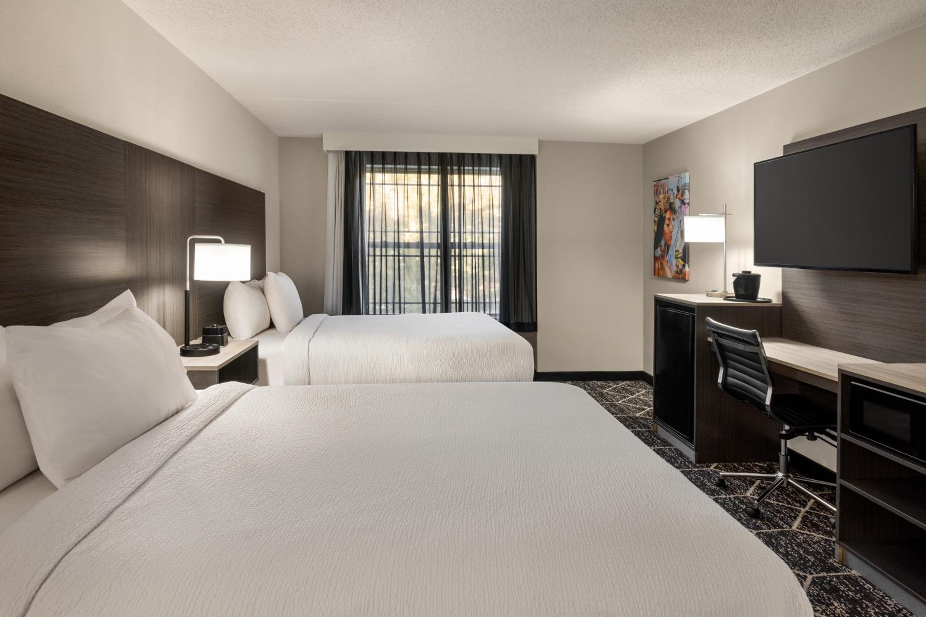 La Quinta Inn & Suites by Wyndham Lake George, Bilde 2