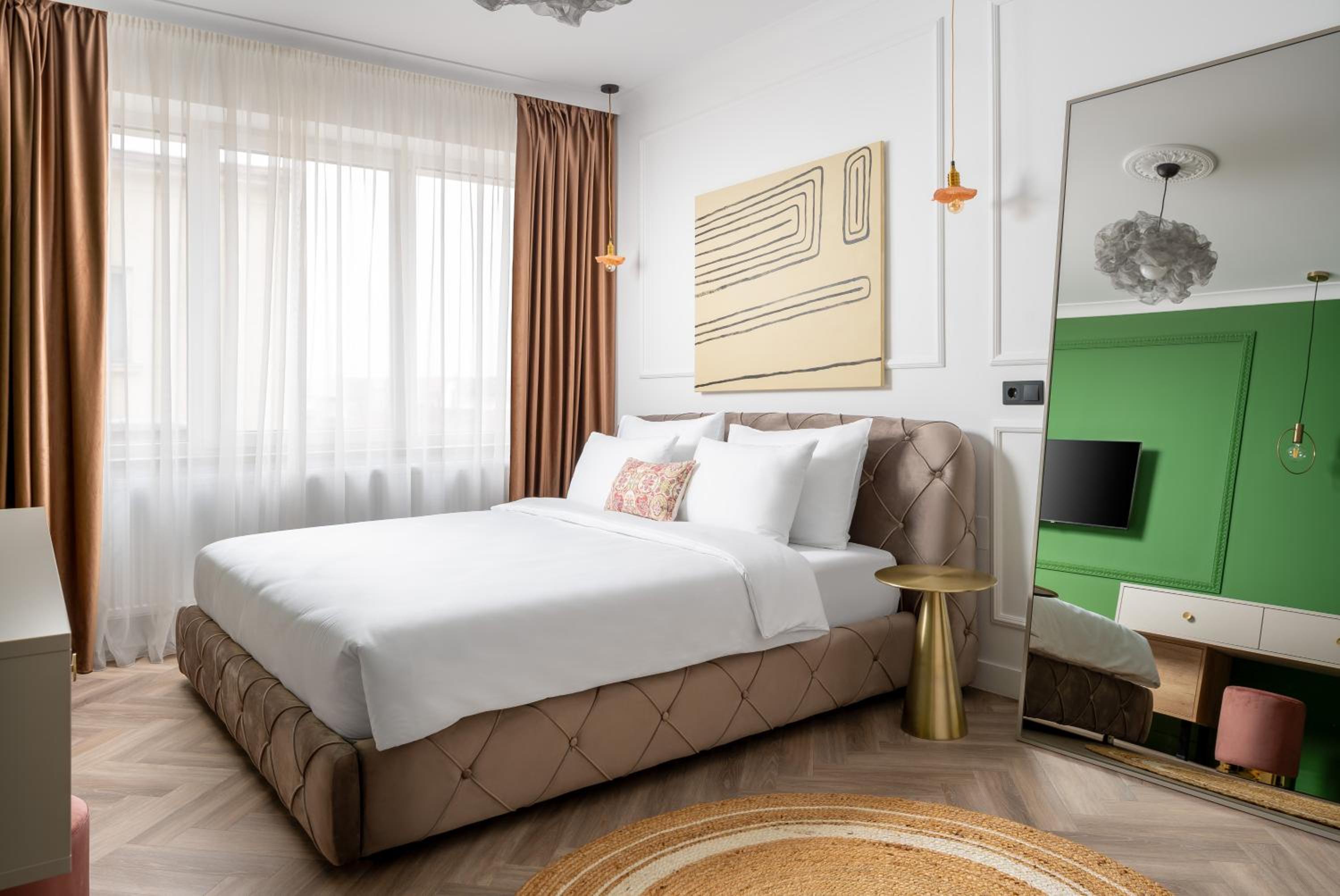 Executive Suite - Photo 4