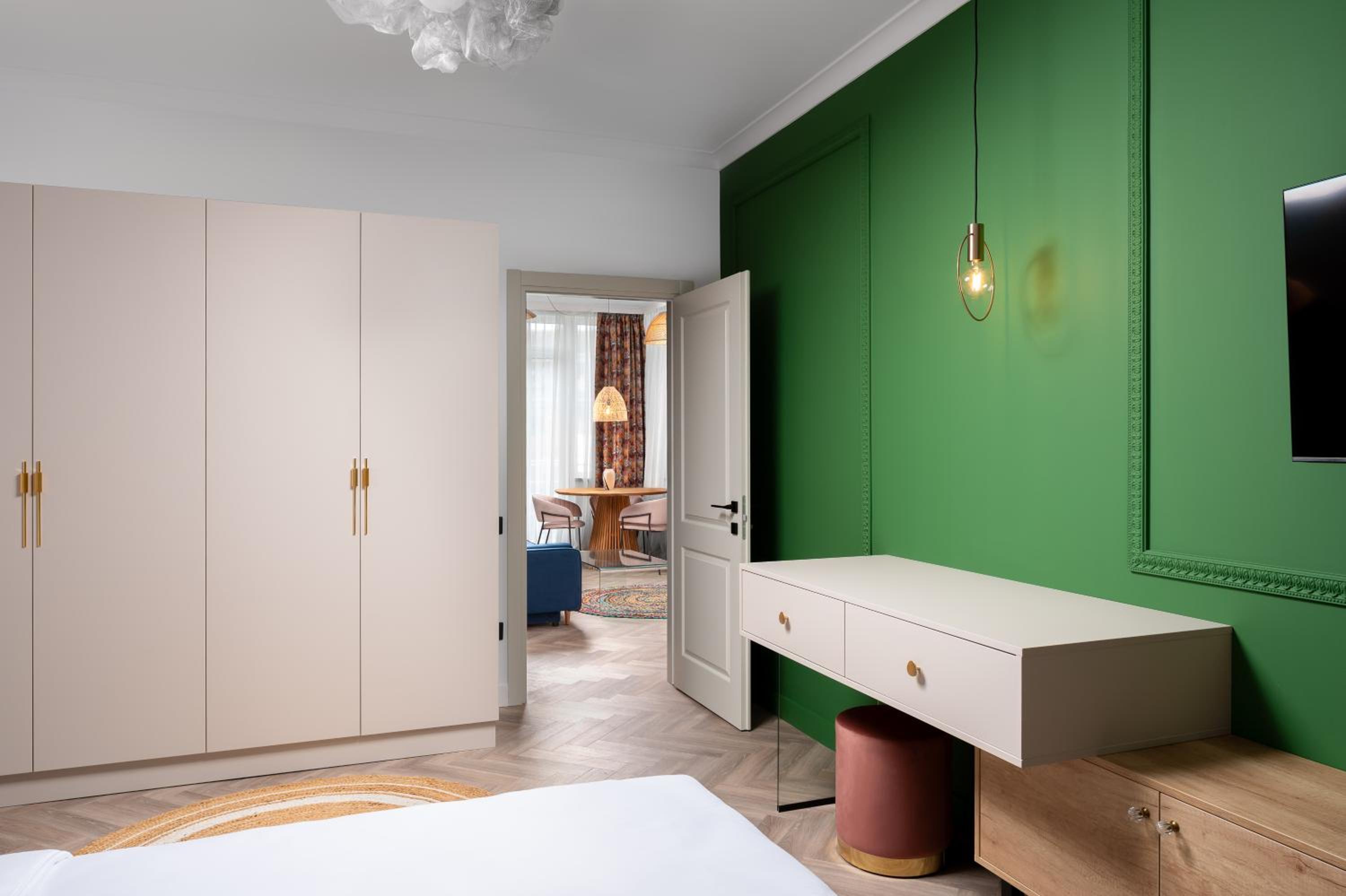 Executive Suite - Photo 3