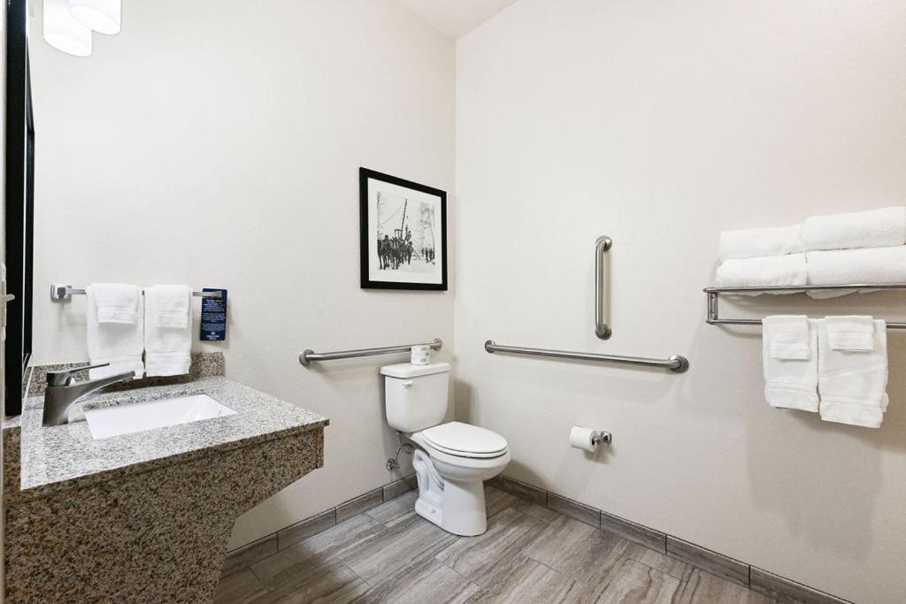 Studio - Disability Access - Photo 8