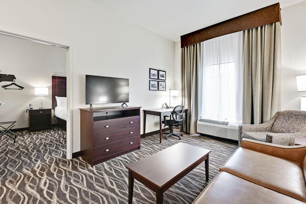 Family Room - Disability Access - Photo 1
