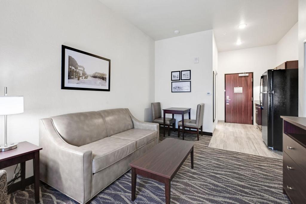 Family Room - Disability Access - Photo 11