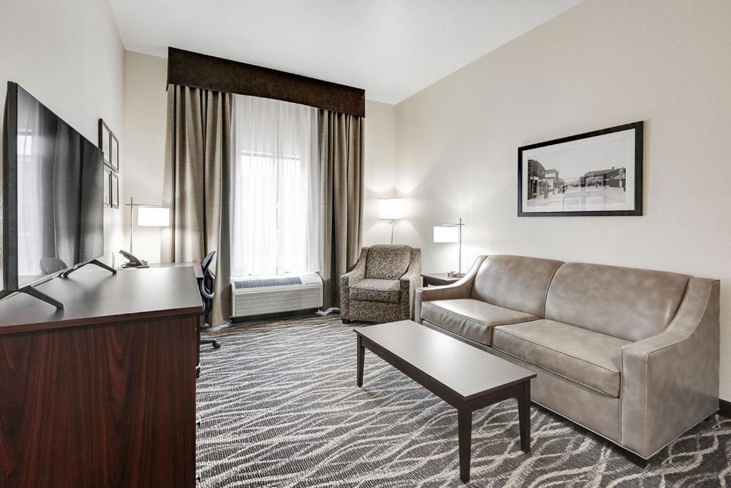 Family Room - Disability Access - Photo 6