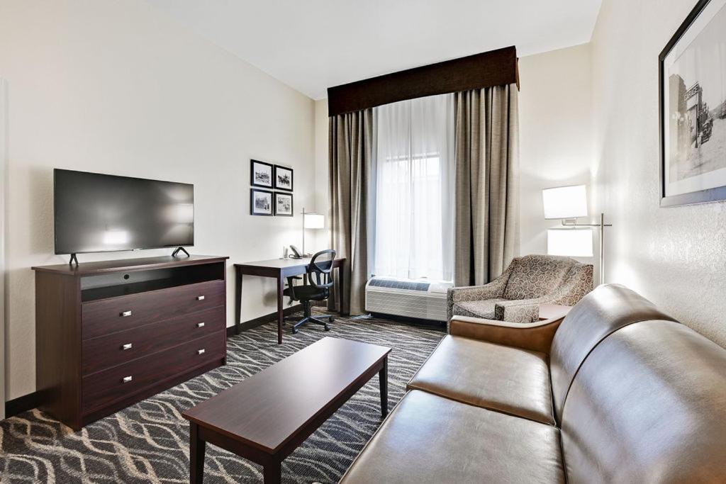 Family Room - Disability Access - Photo 5