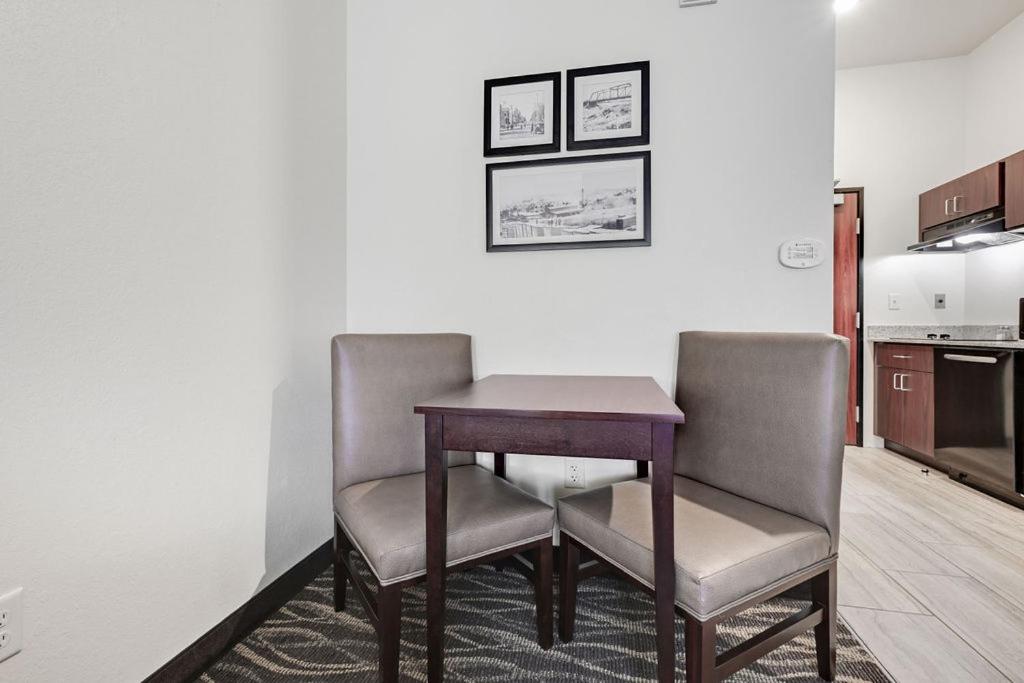 Family Room - Disability Access - Photo 4