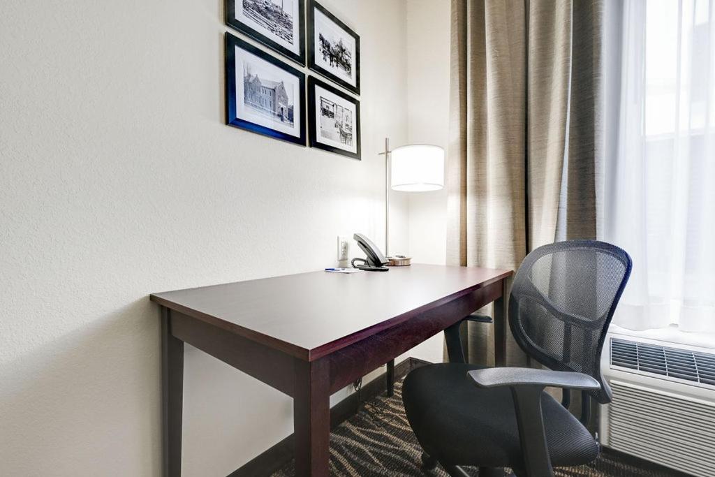Family Room - Disability Access - Photo 2