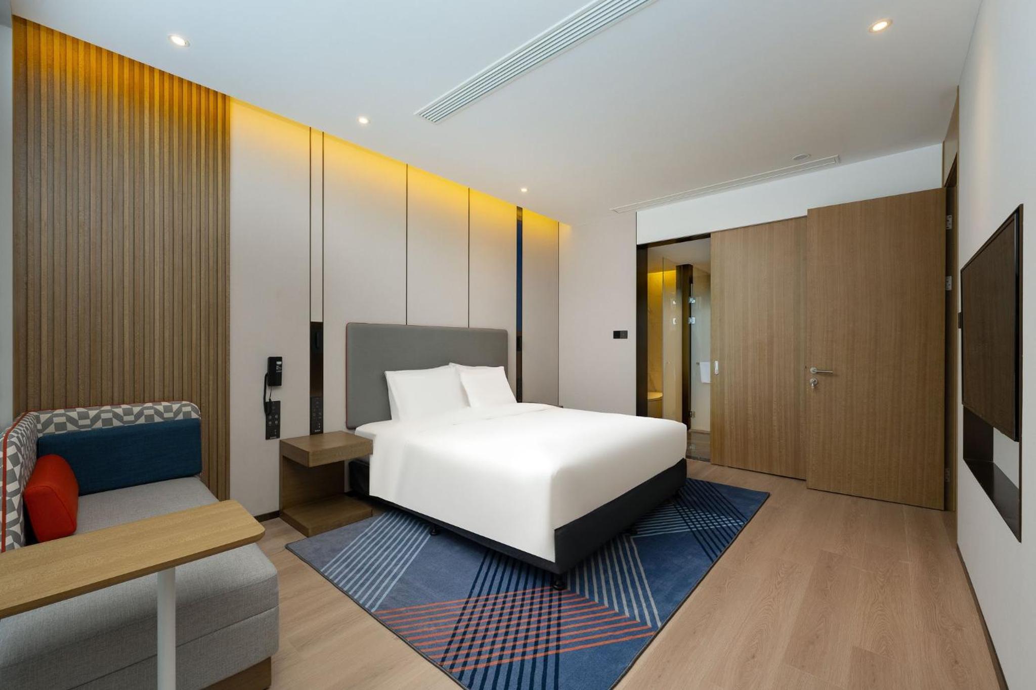 One-Bedroom King Suite with Kid Bed - Kids Theme thumbnail 6