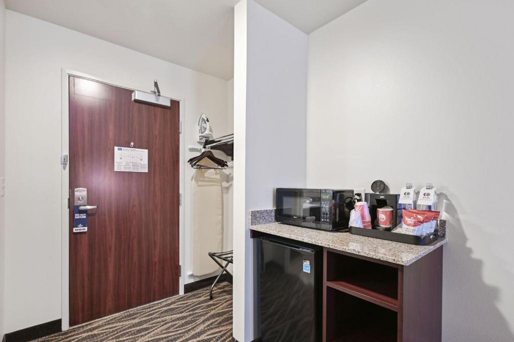 Queen Room - Photo 12