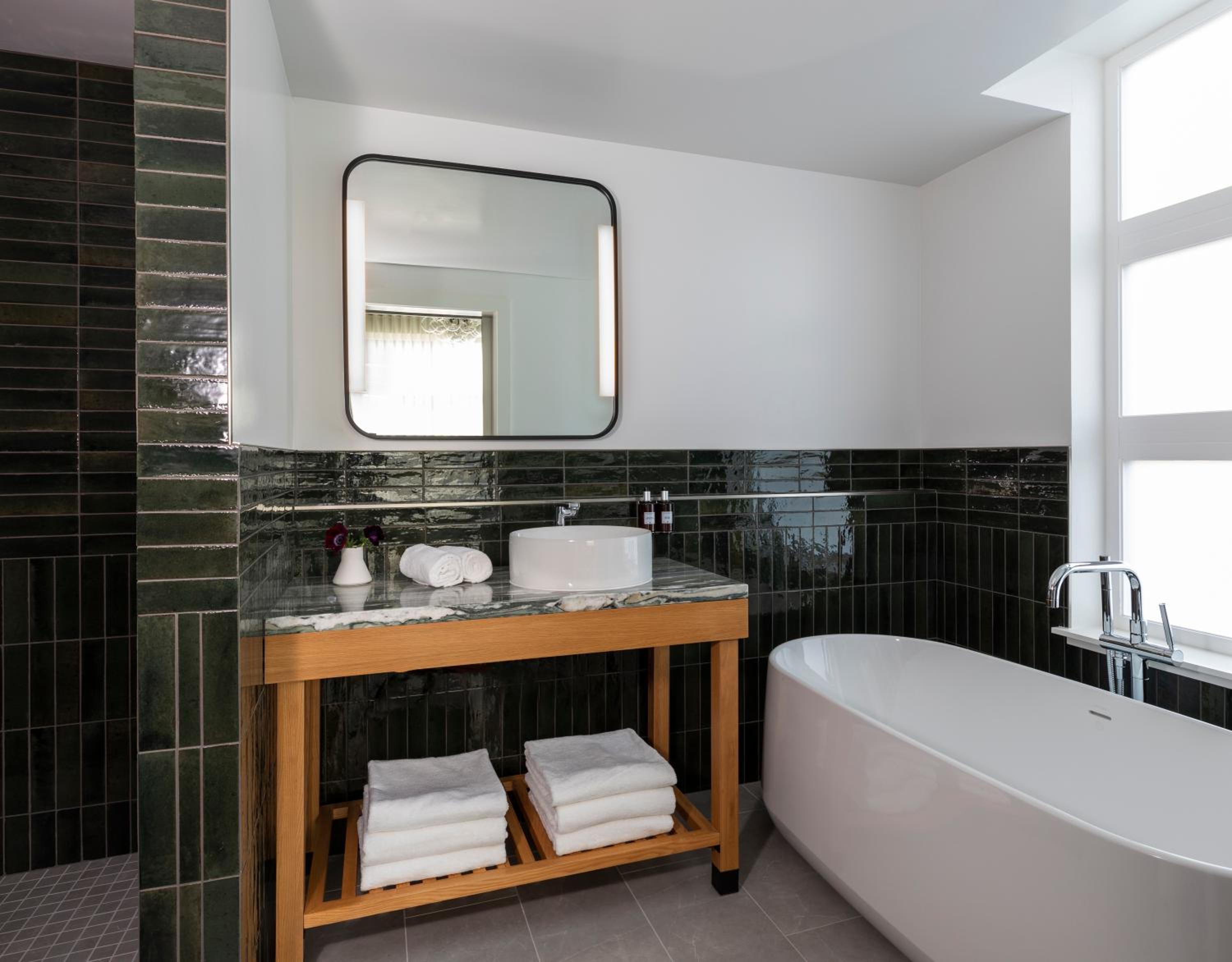 Suite - Photo 8