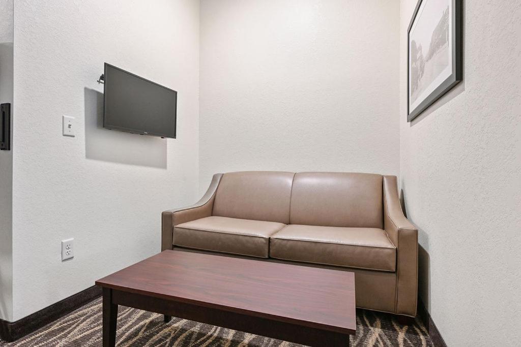 Studio - Disability Access - Photo 9
