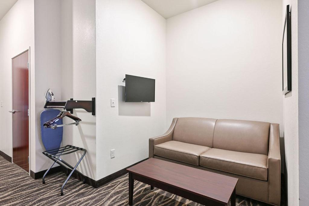 Studio - Disability Access - Photo 12