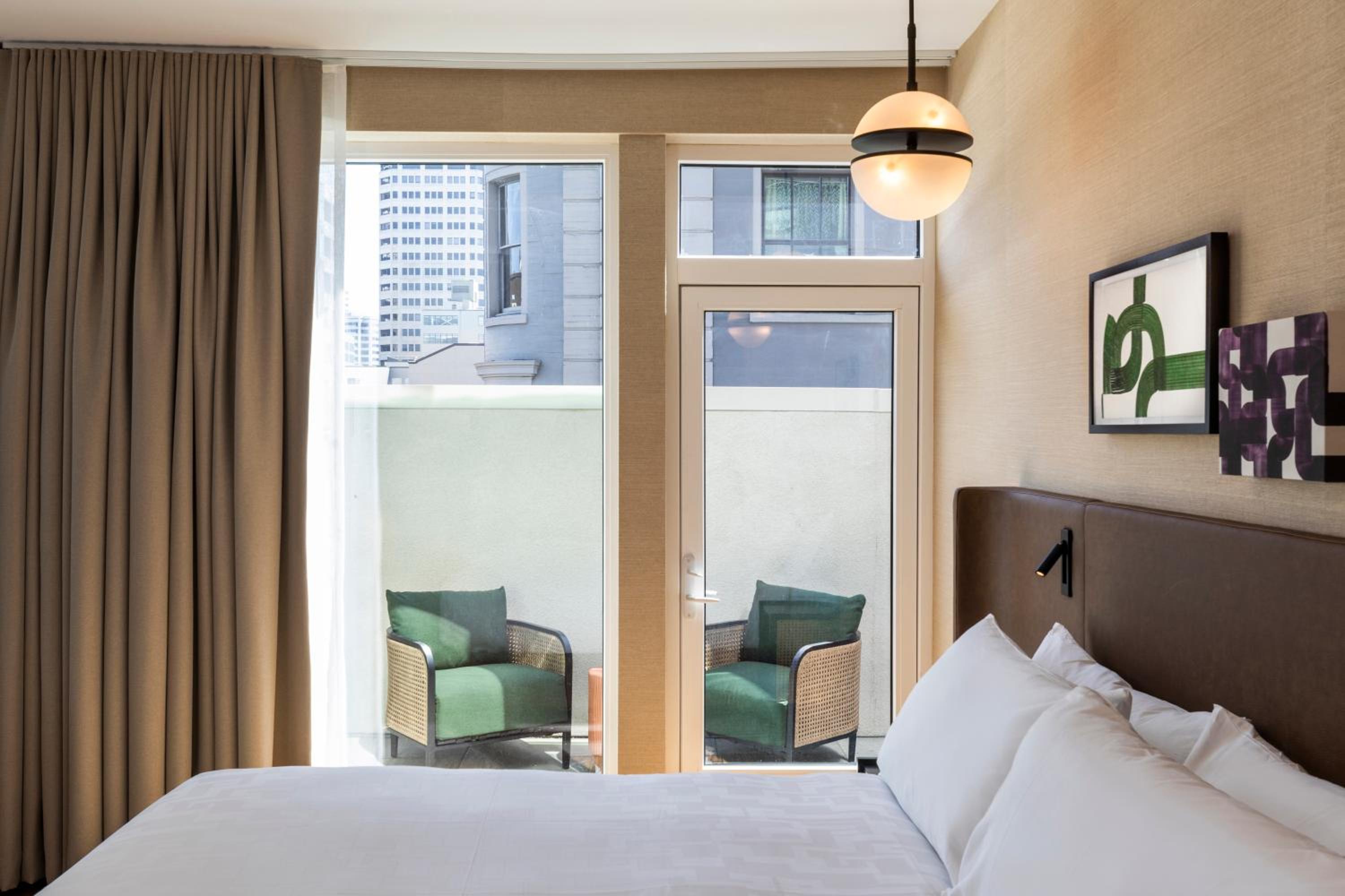 Urban King Room with Terrace - Photo 3