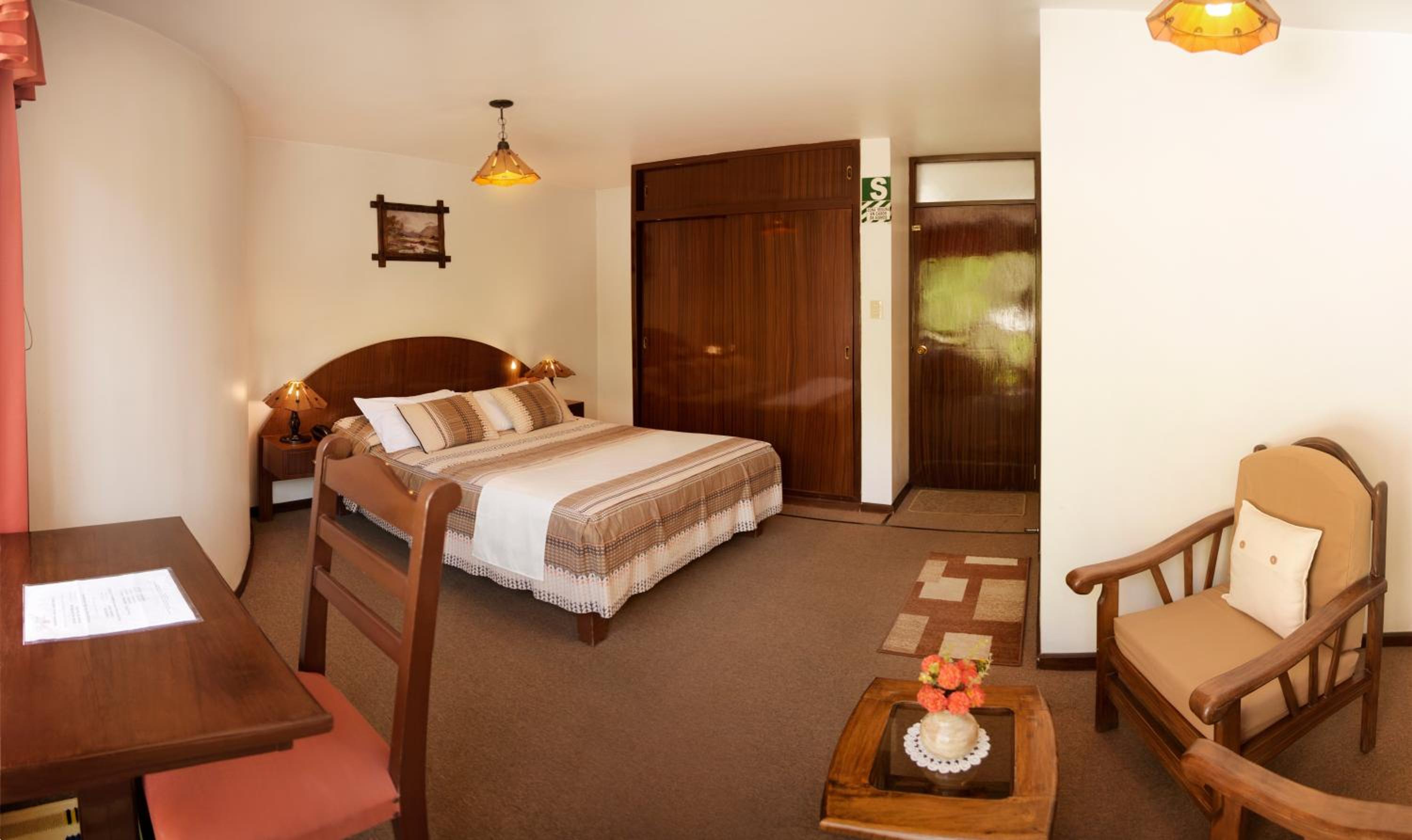 Deluxe Double Room with Balcony photo 3