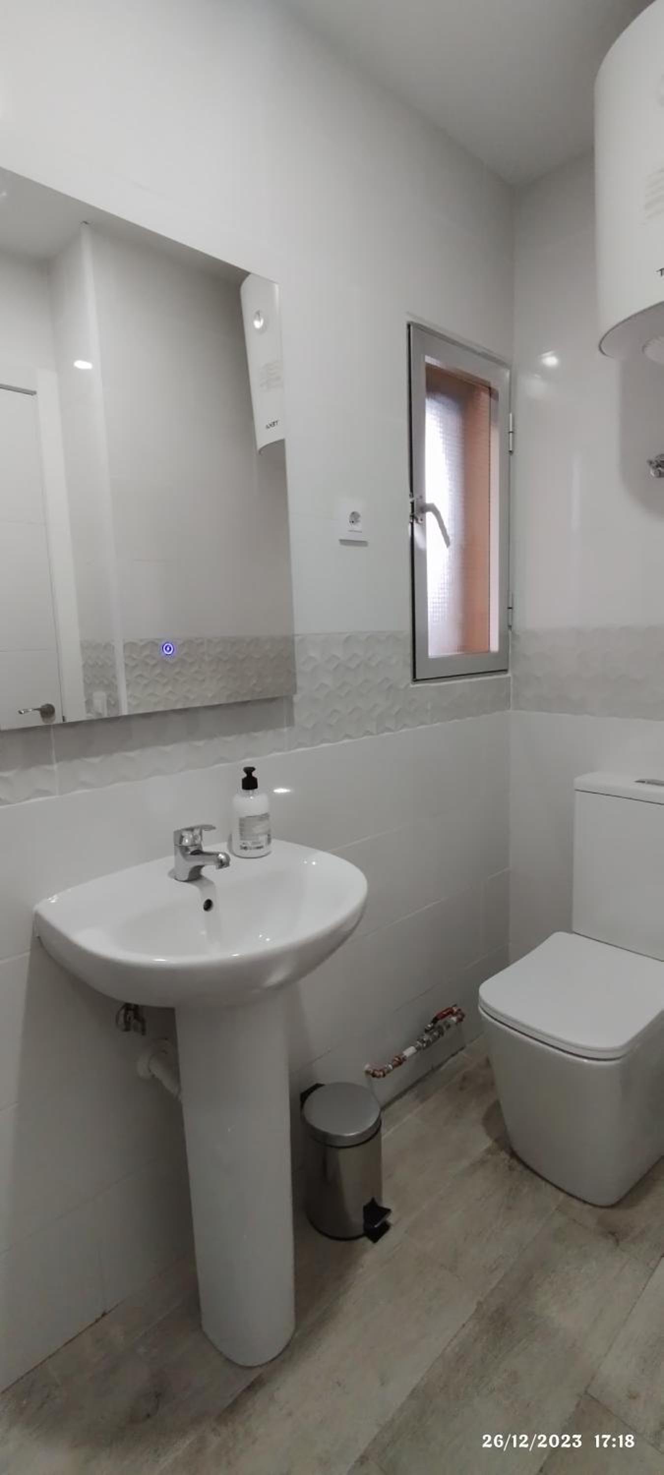 One-Bedroom Apartment photo 2