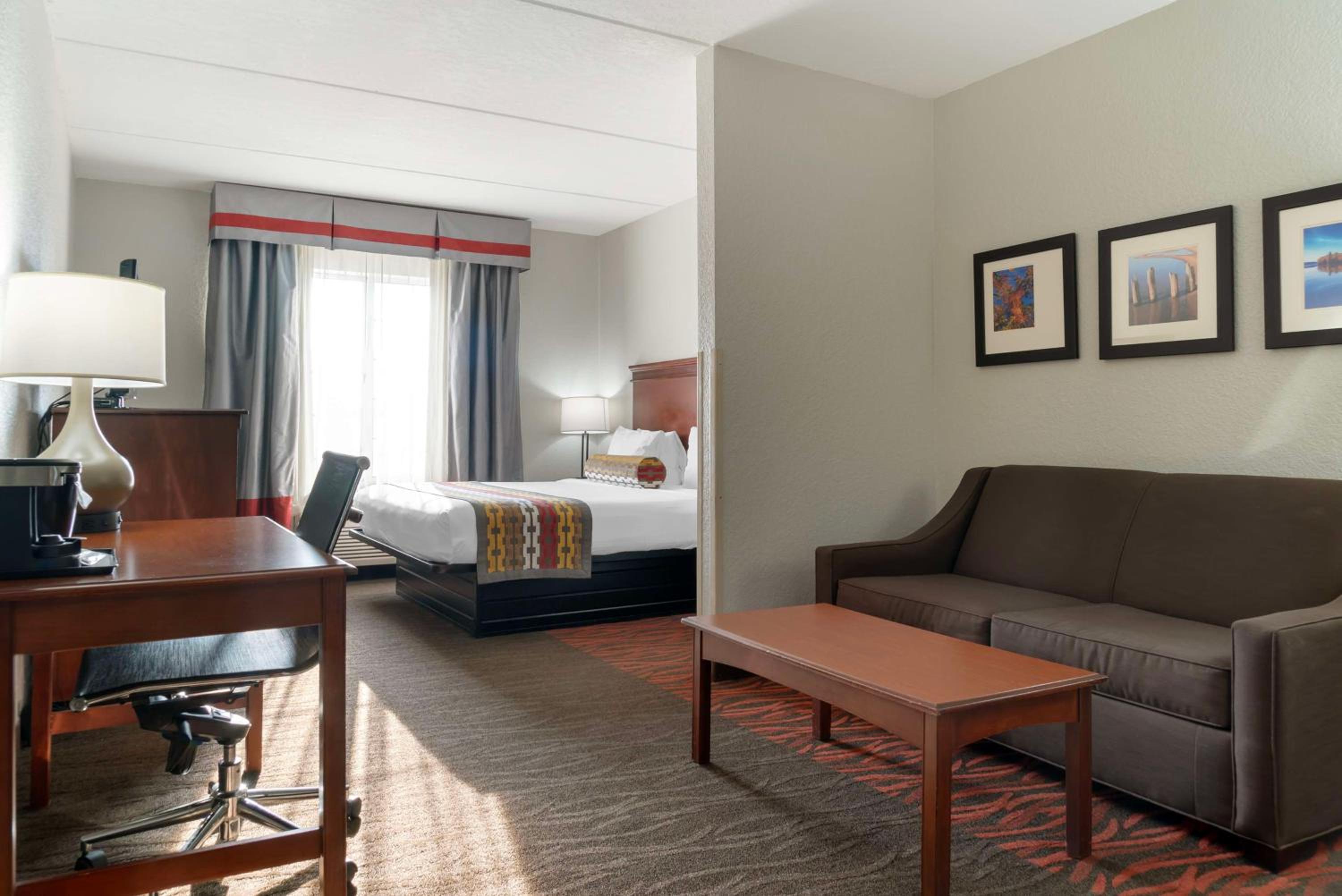 King Room with Sofa Bed - Non-Smoking - Photo 4
