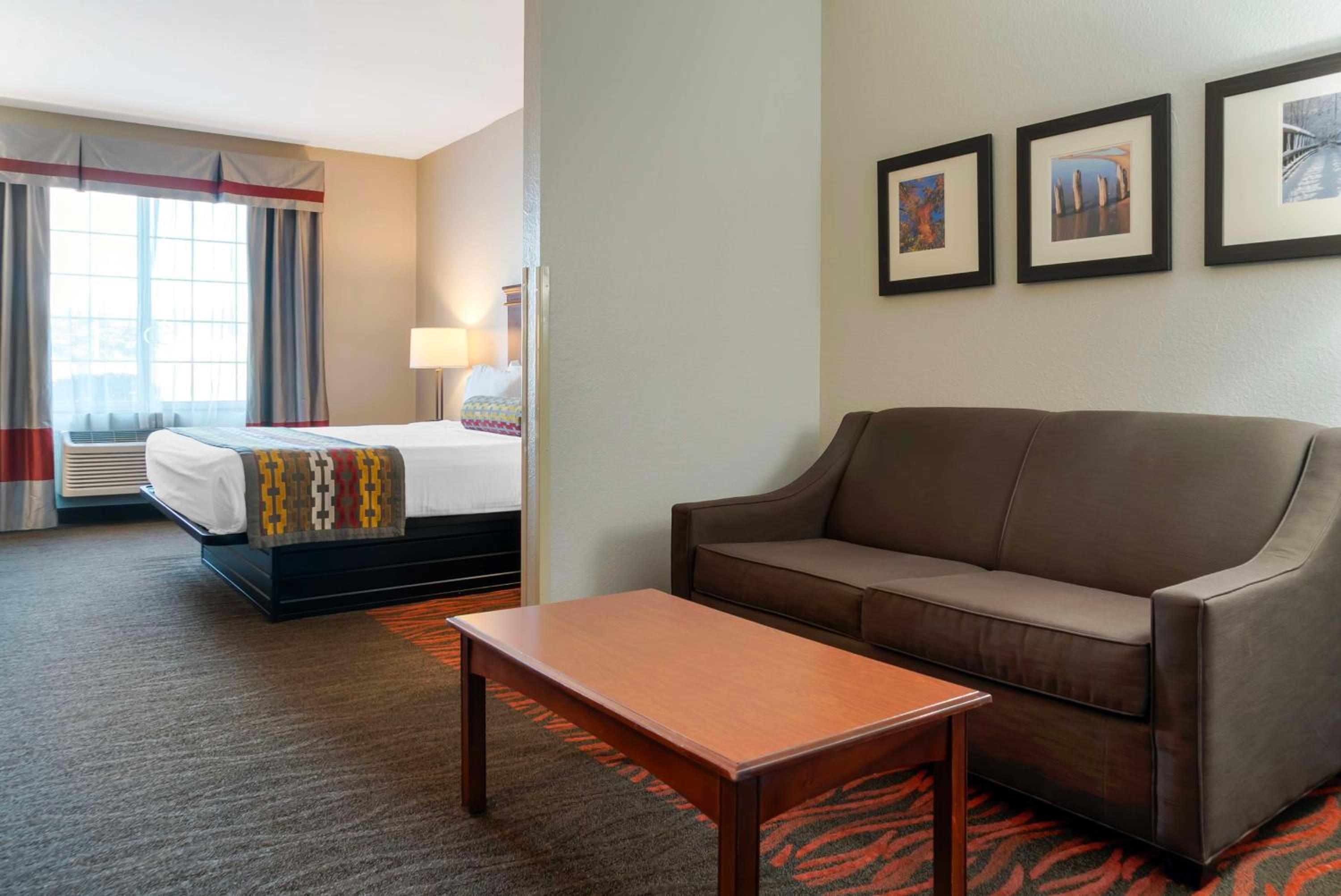 King Room with Sofa Bed - Non-Smoking - Photo 1