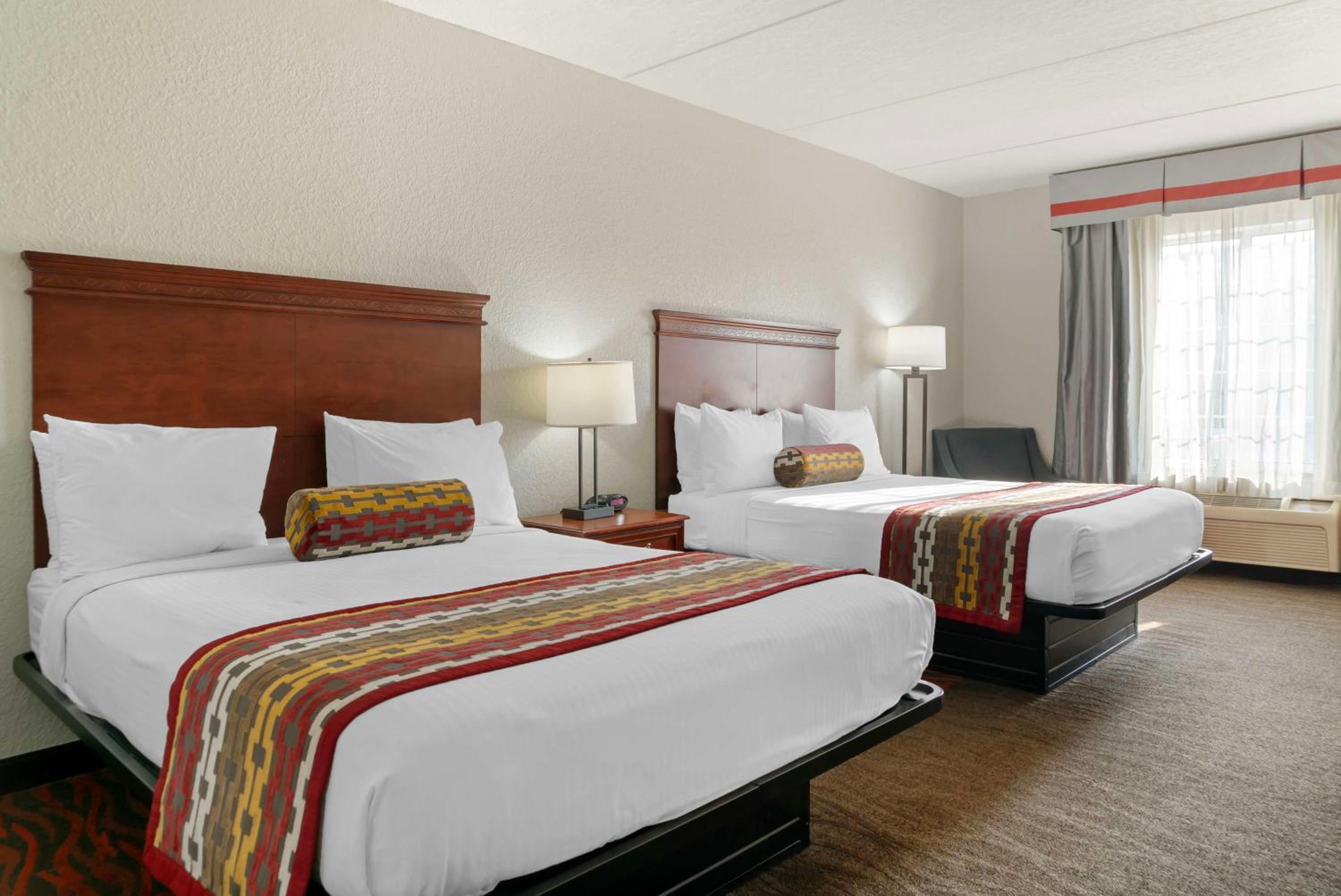 Queen Room with Two Queen Beds - Non-Smoking - Photo 1
