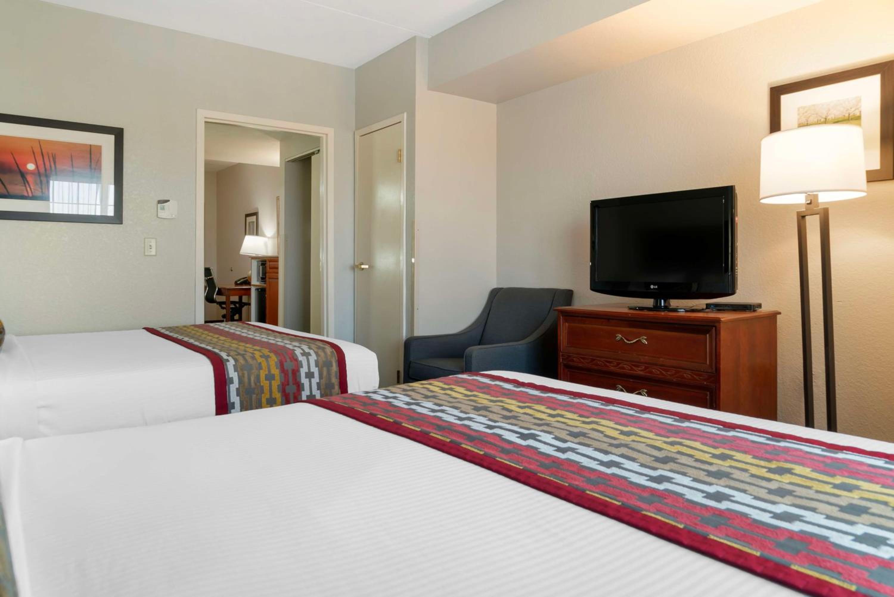 Queen Suite with Two Queen Beds and Sofa Bed - Non-Smoking - Photo 1
