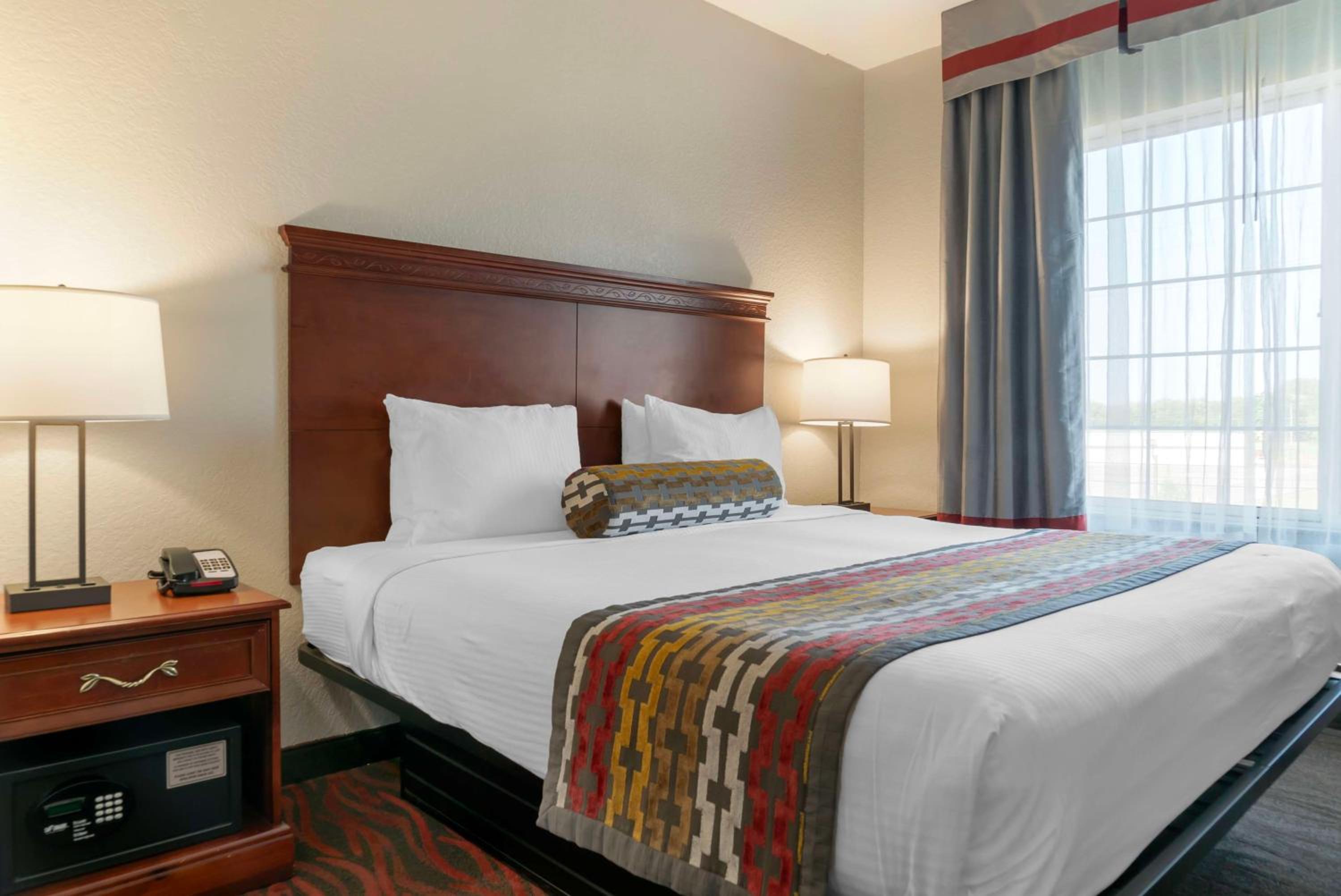 King Suite - Non-Smoking - Photo 1