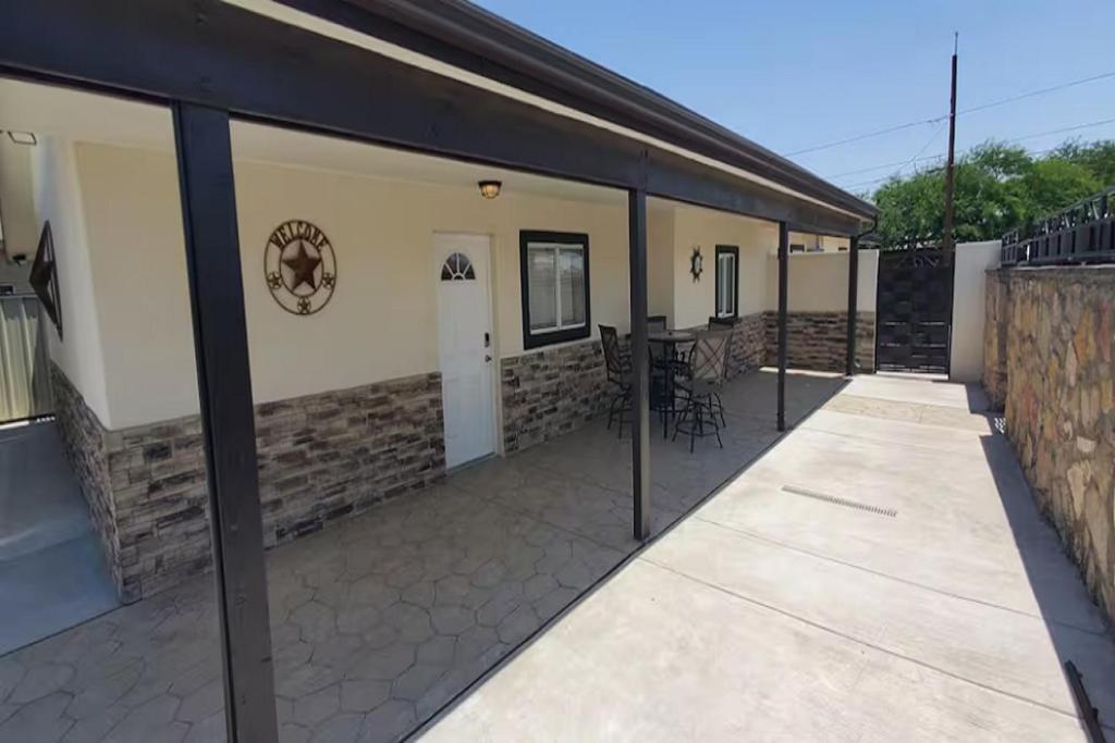 Three-Bedroom House photo 2