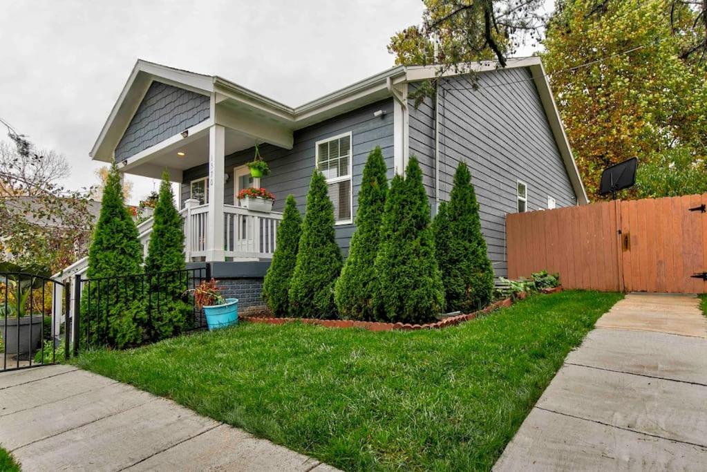 Five-Bedroom House photo 2