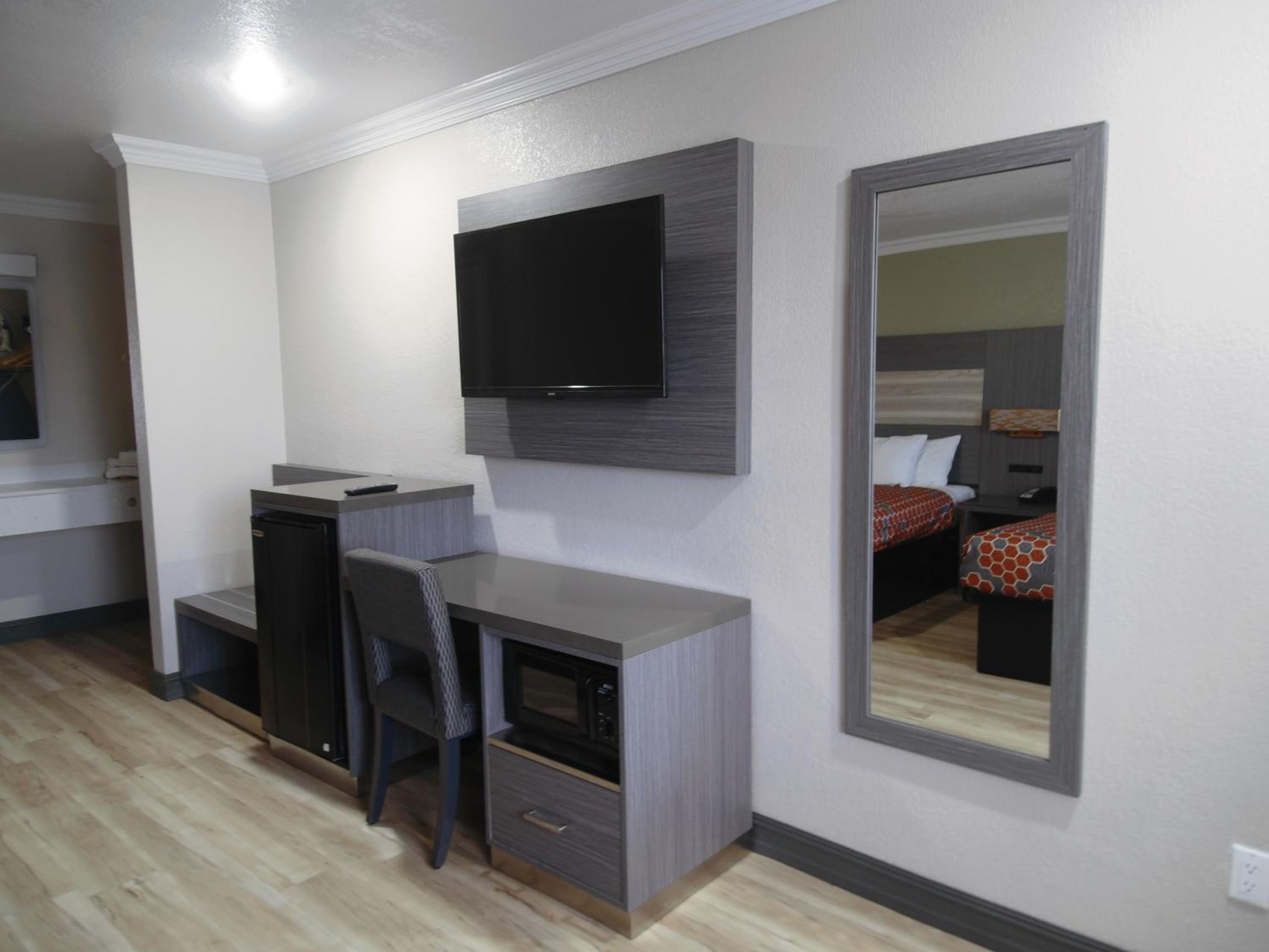 Queen Room with Two Queen Beds photo 1