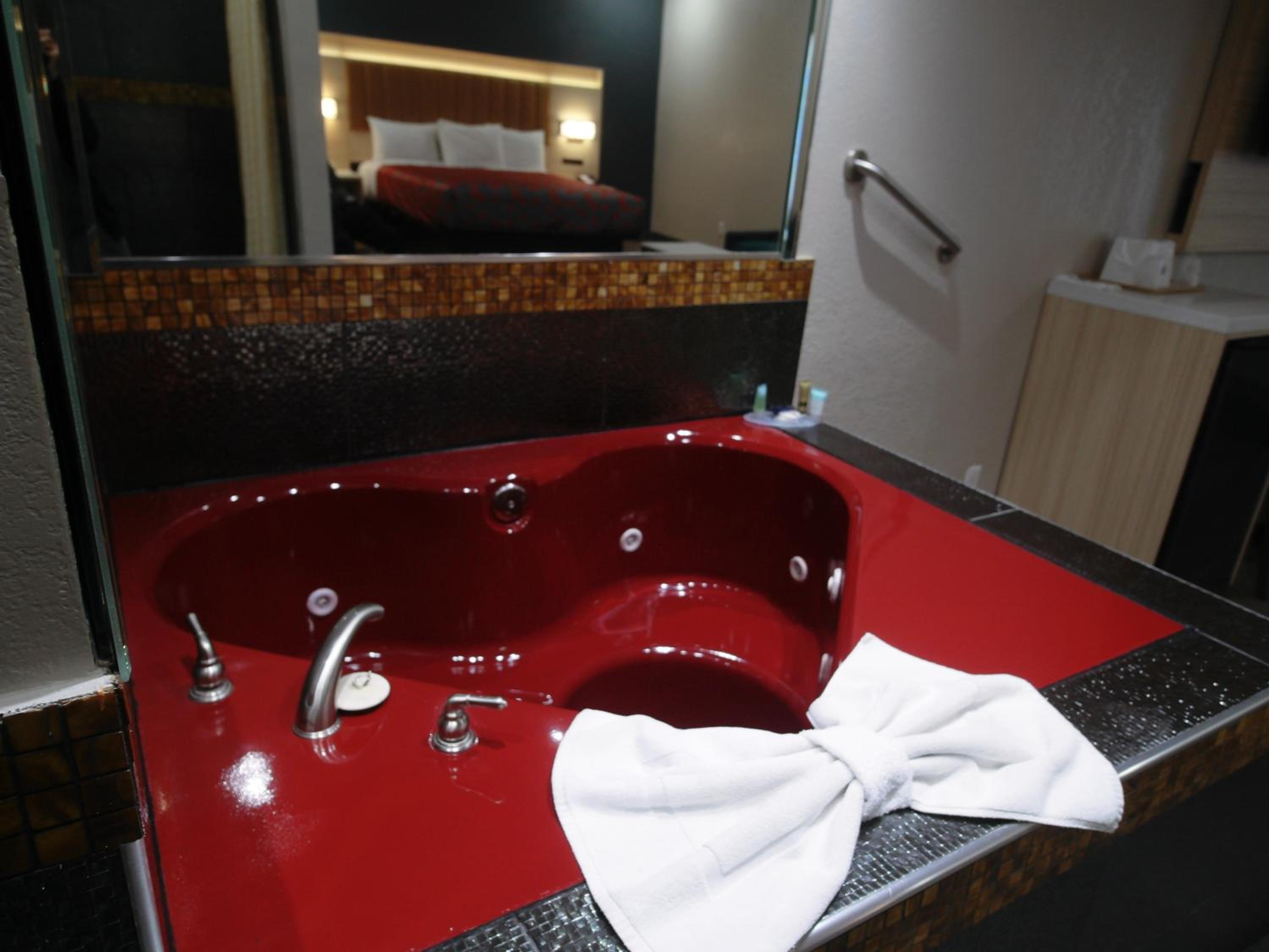 King Suite with Spa Bath photo 3