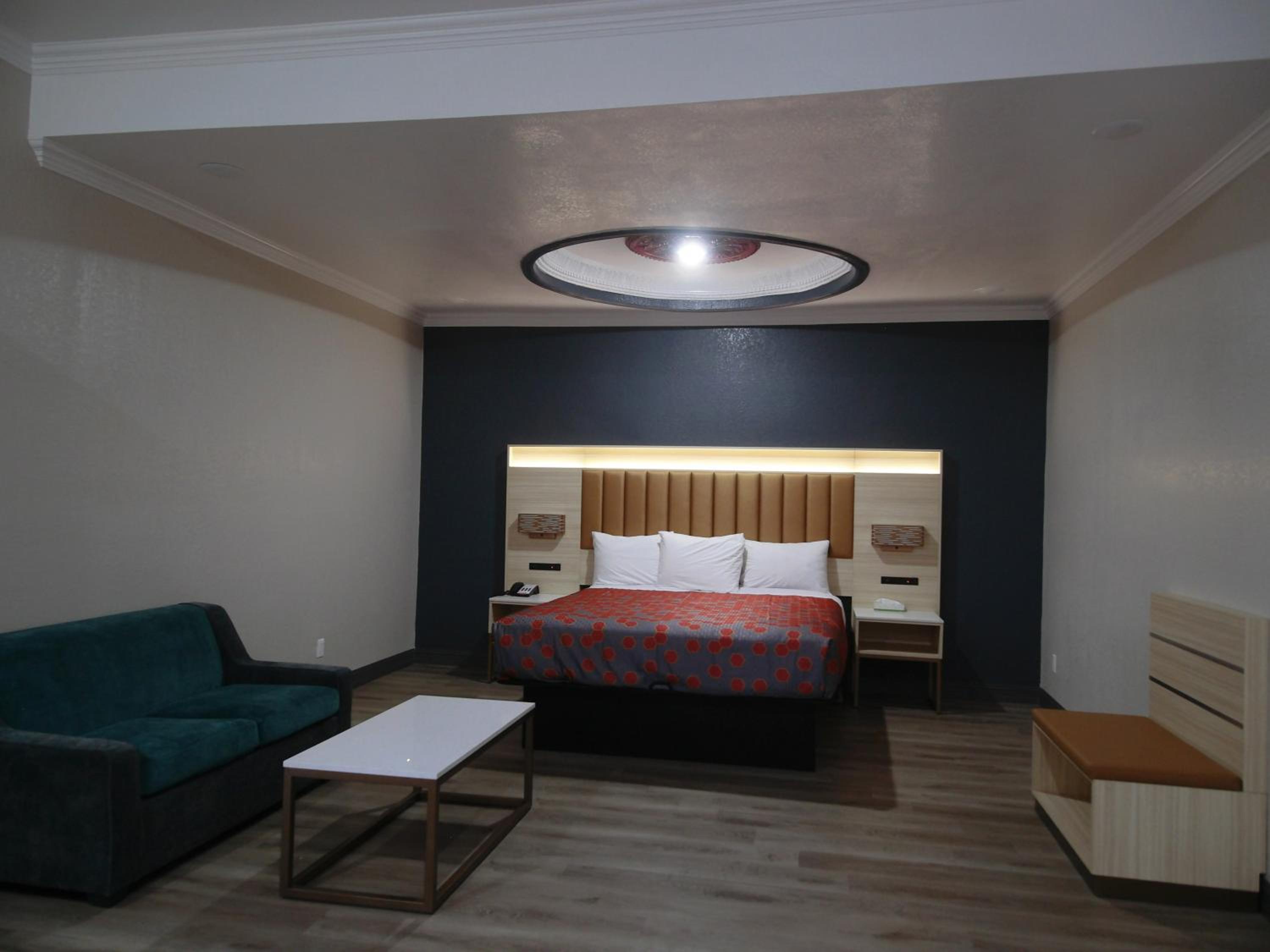 King Suite with Spa Bath photo 1