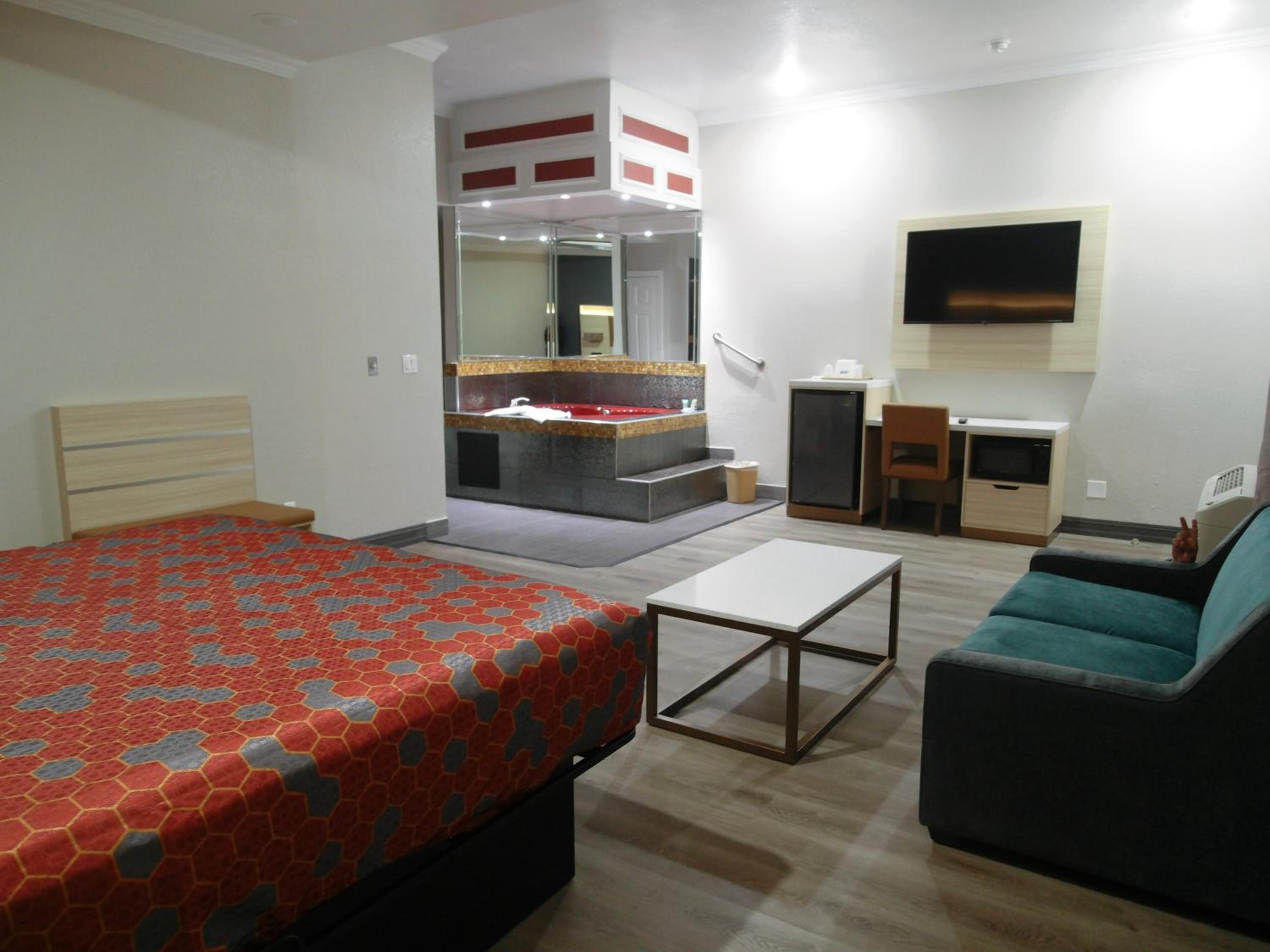 King Suite with Spa Bath photo 2
