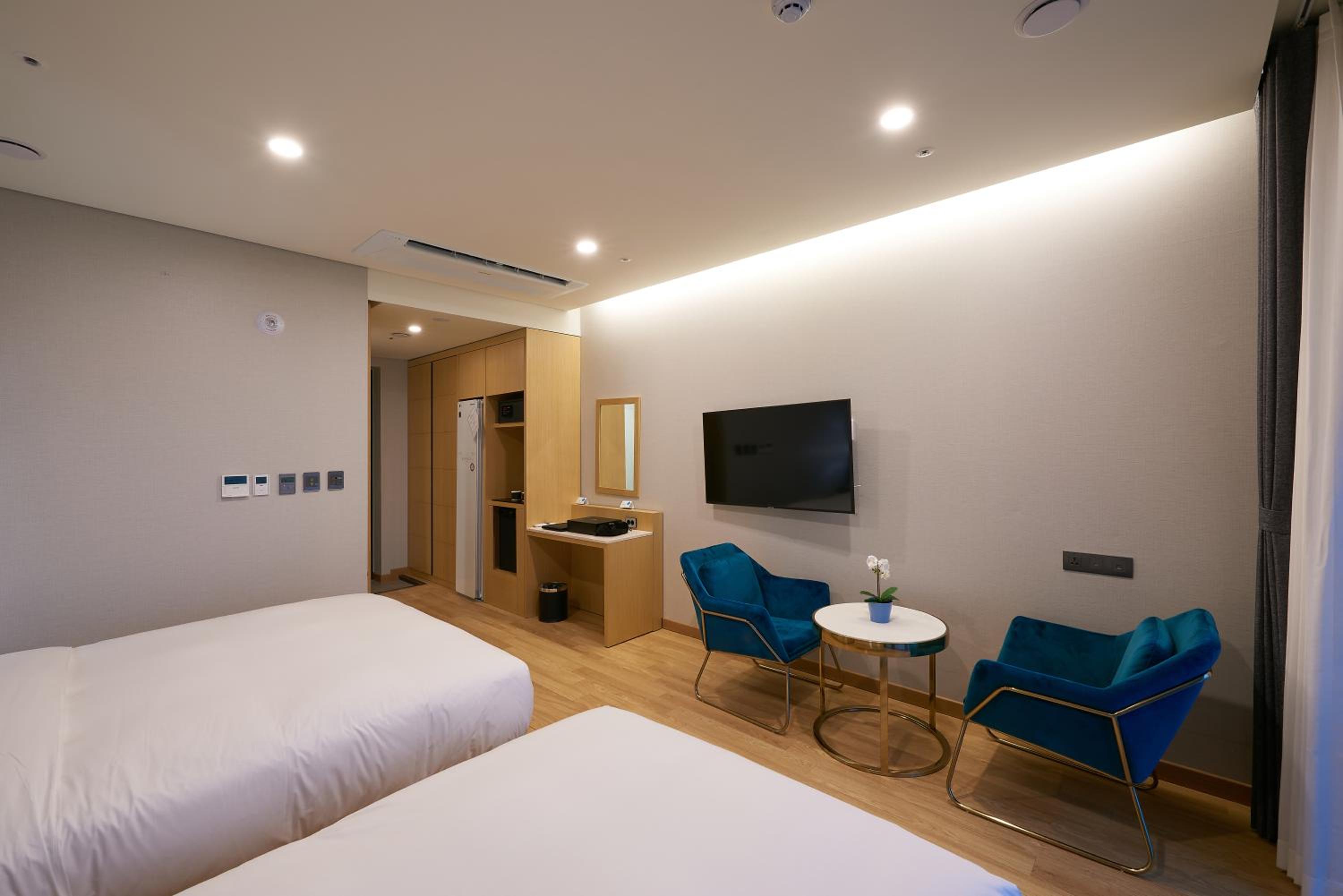 Deluxe Family Twin Room - Photo 1