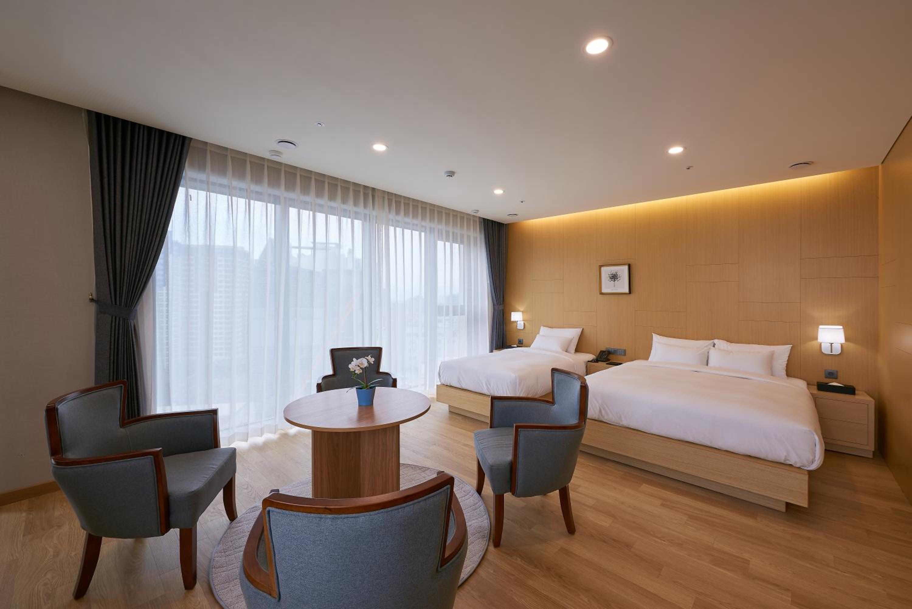 Premium Family Twin Room - Photo 1
