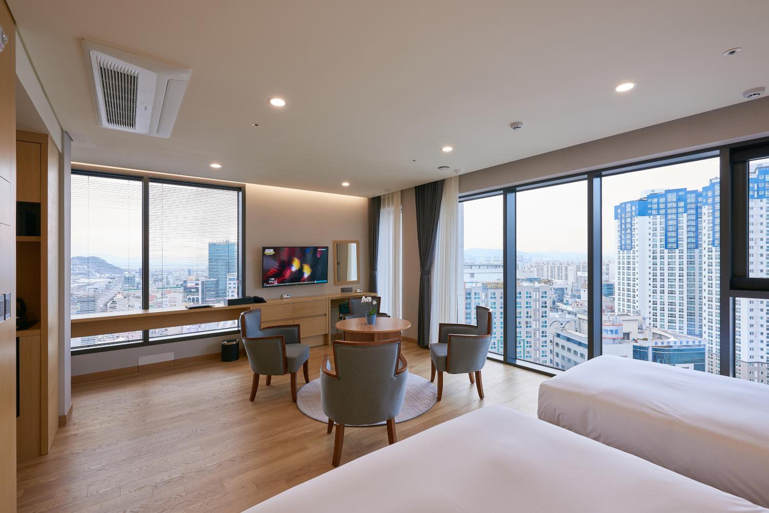 Premium Family Twin Room - Photo 3