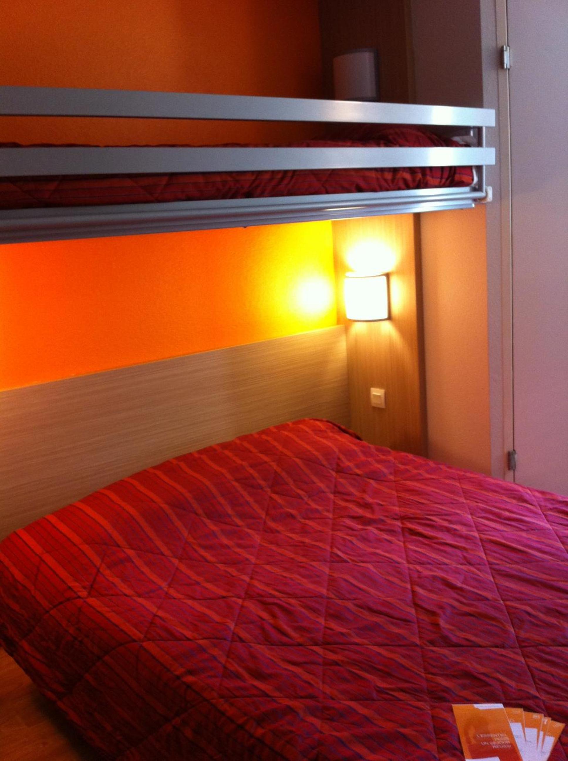 Triple Room (1 Double Bed + 1 Single Bed) - Photo 11