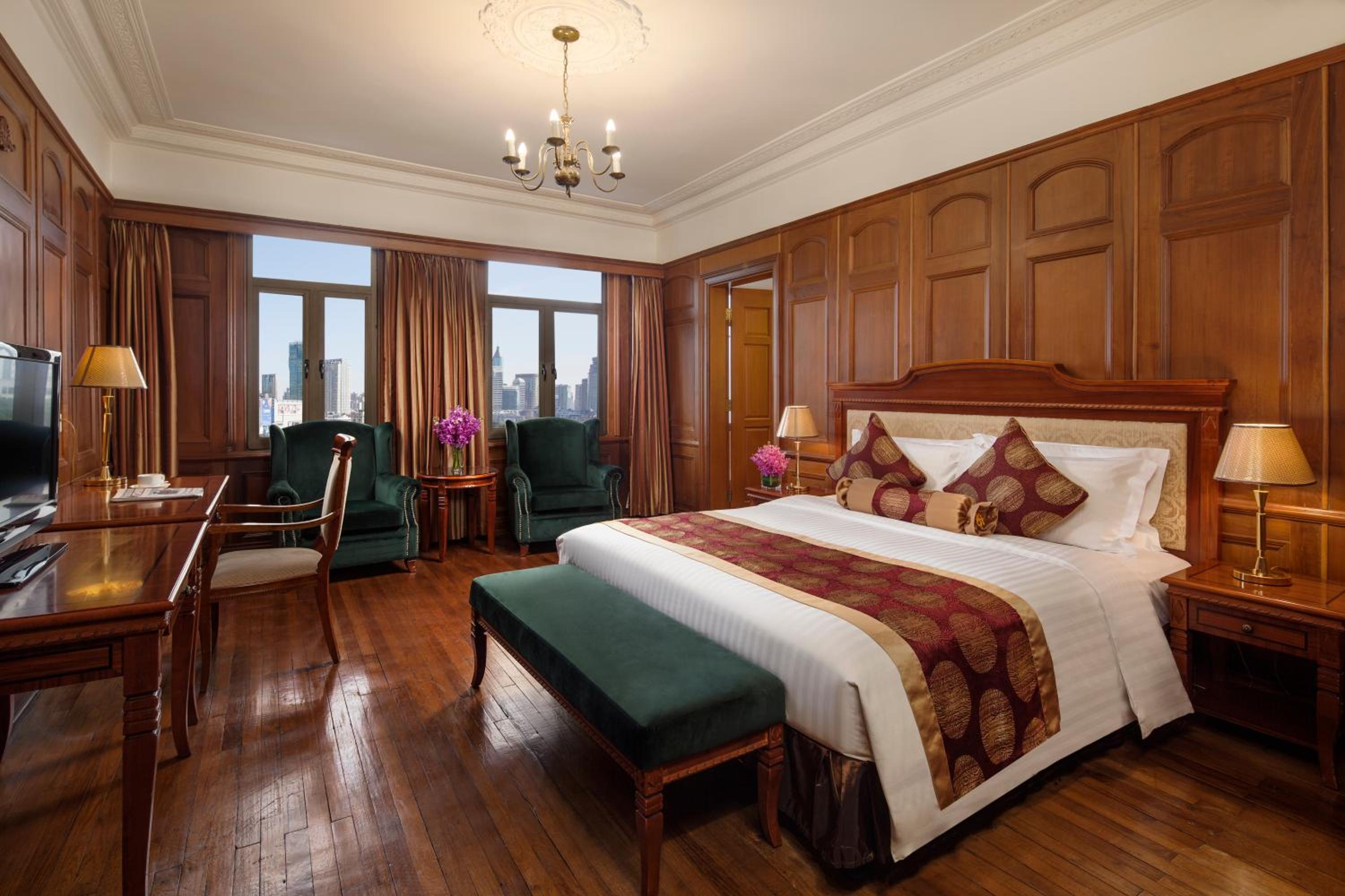 Classic King Room with City View photo 1