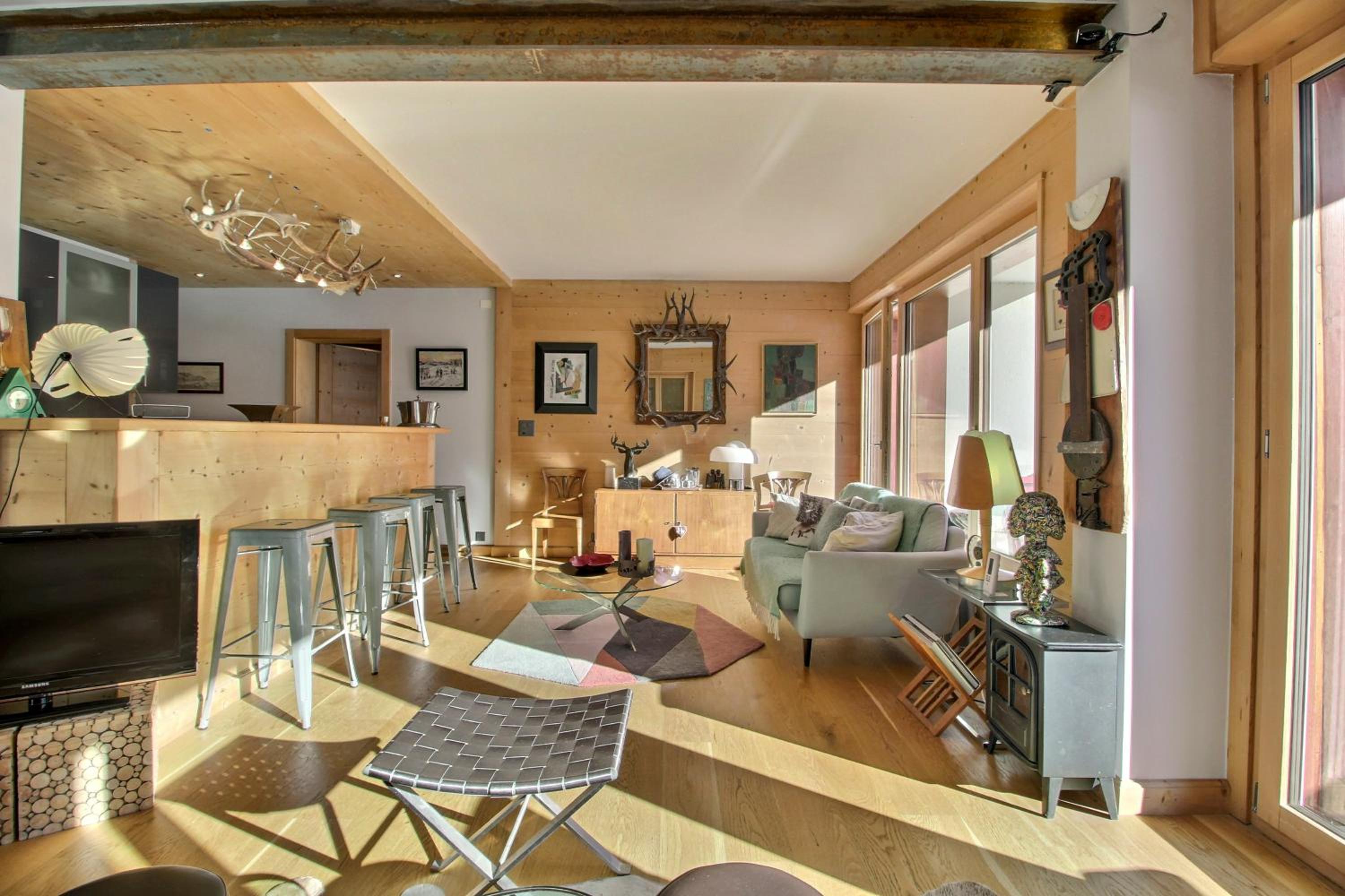 Three-Bedroom Apartment photo 2