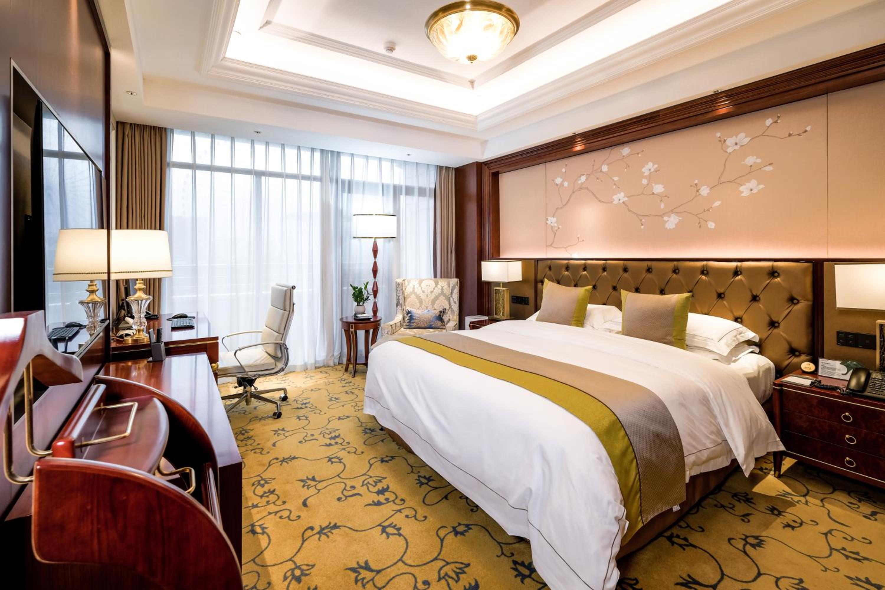 Deluxe Suite photo 1