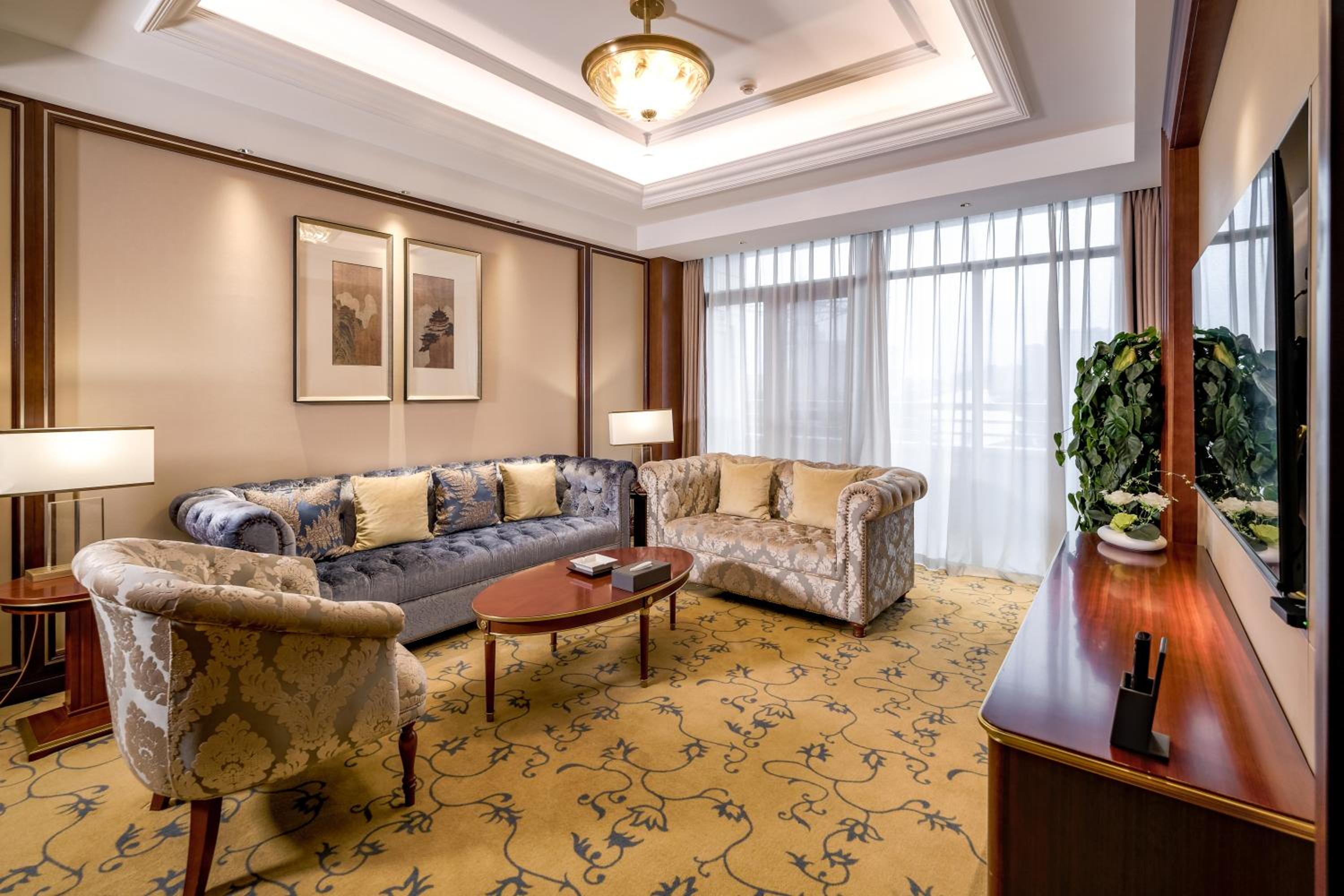 Deluxe Suite photo 2