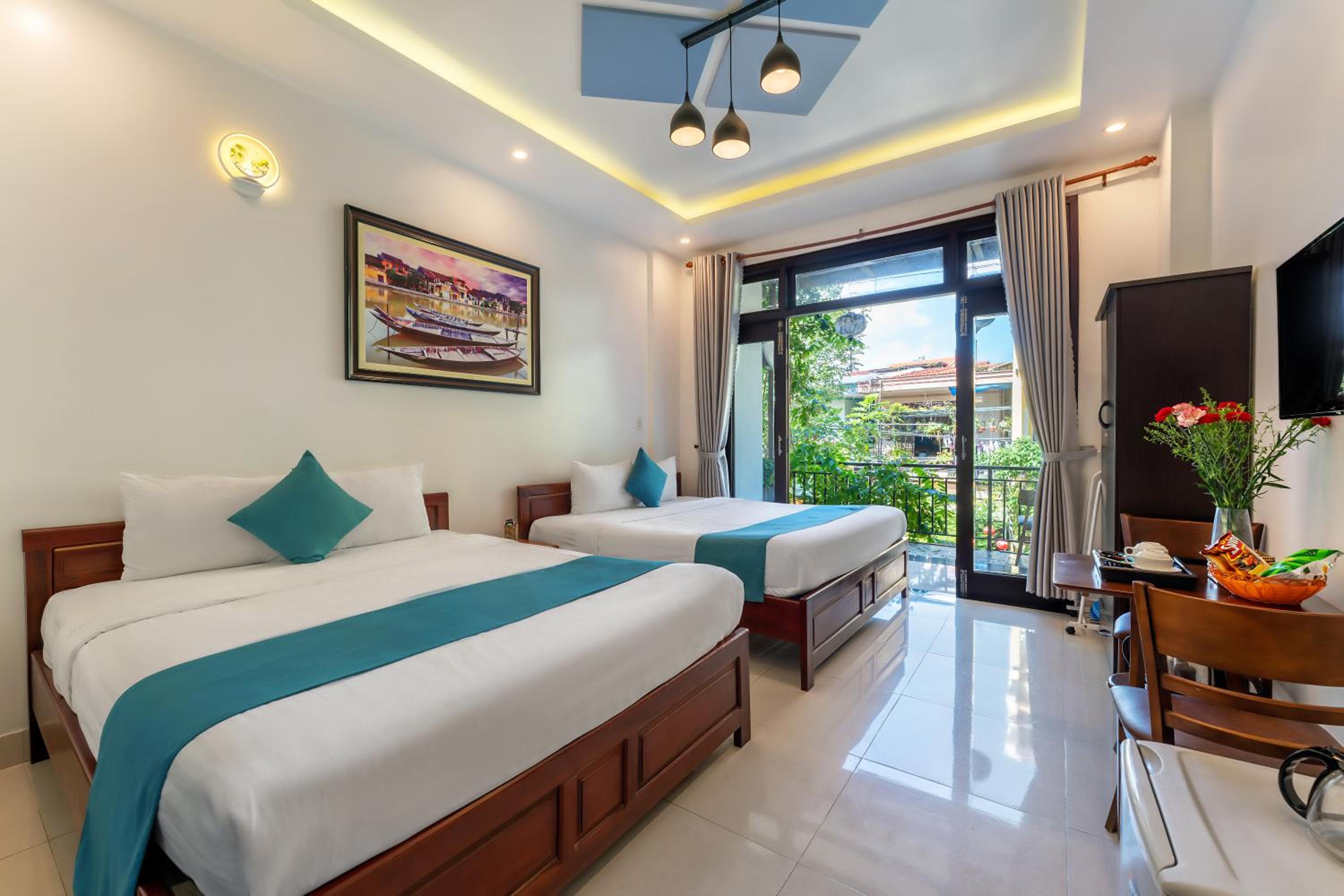 Deluxe Family Suite photo 1