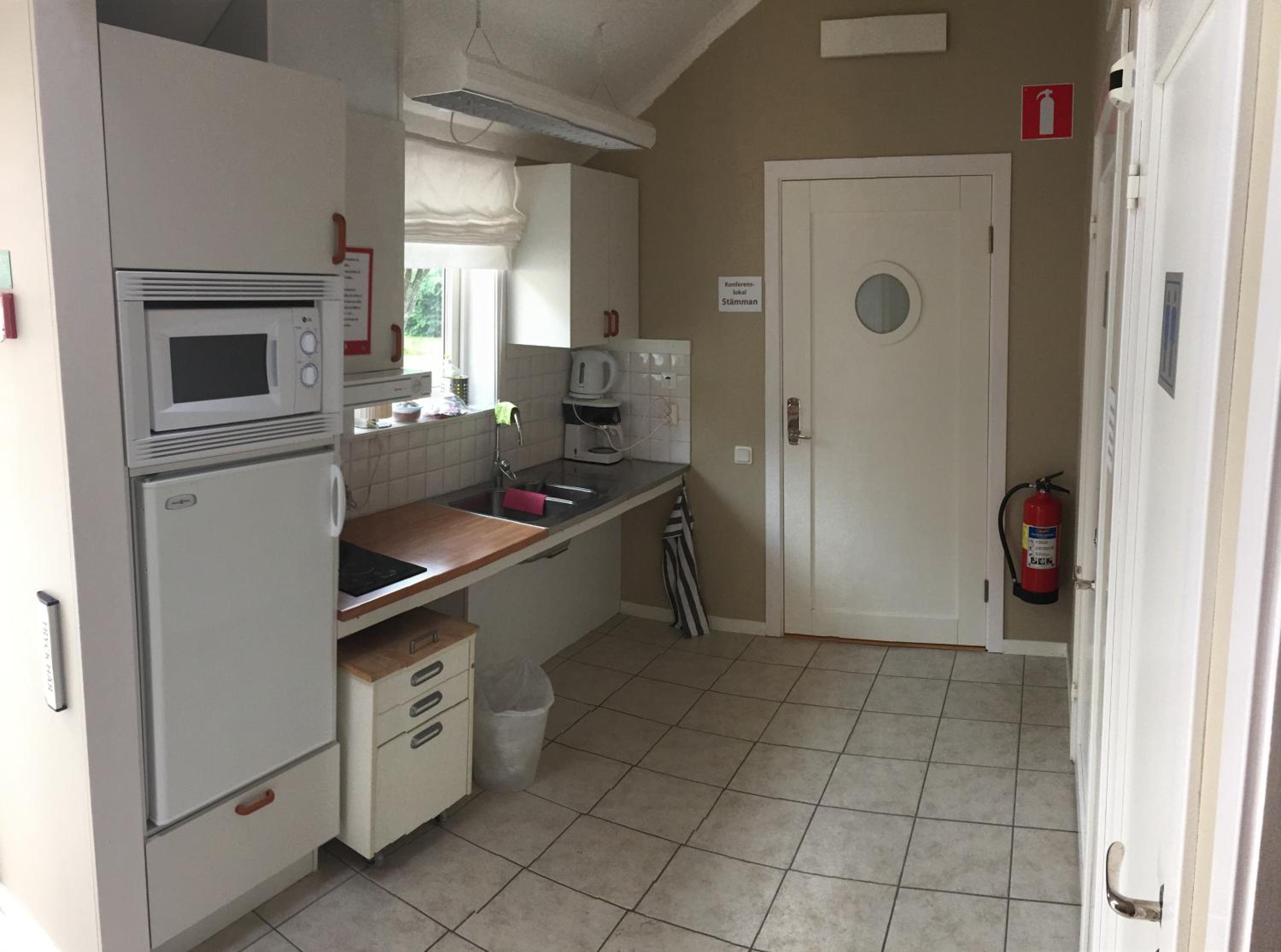 Twin Room with Private Bathroom - Photo 5