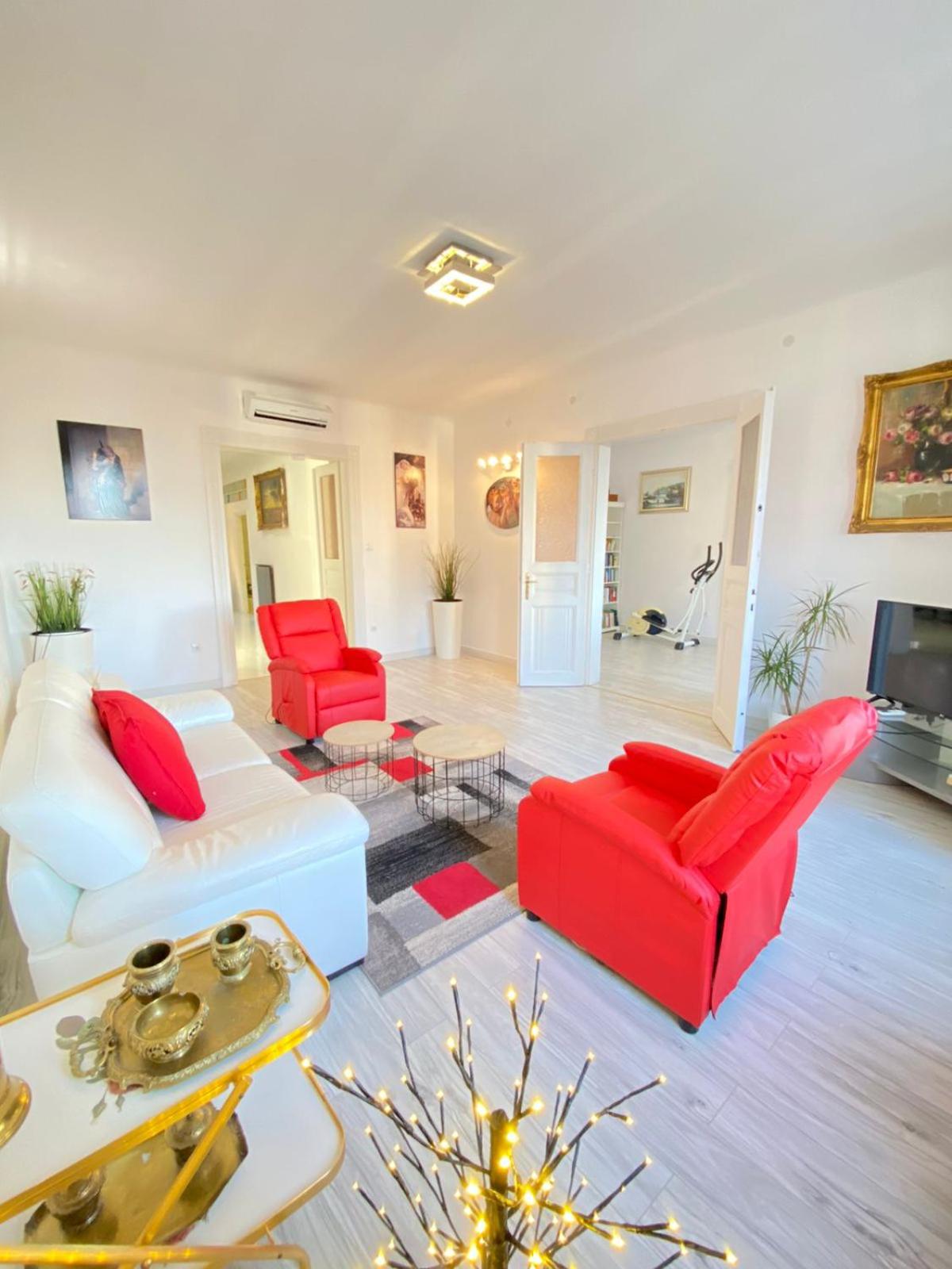 Two-Bedroom Apartment - Photo 6