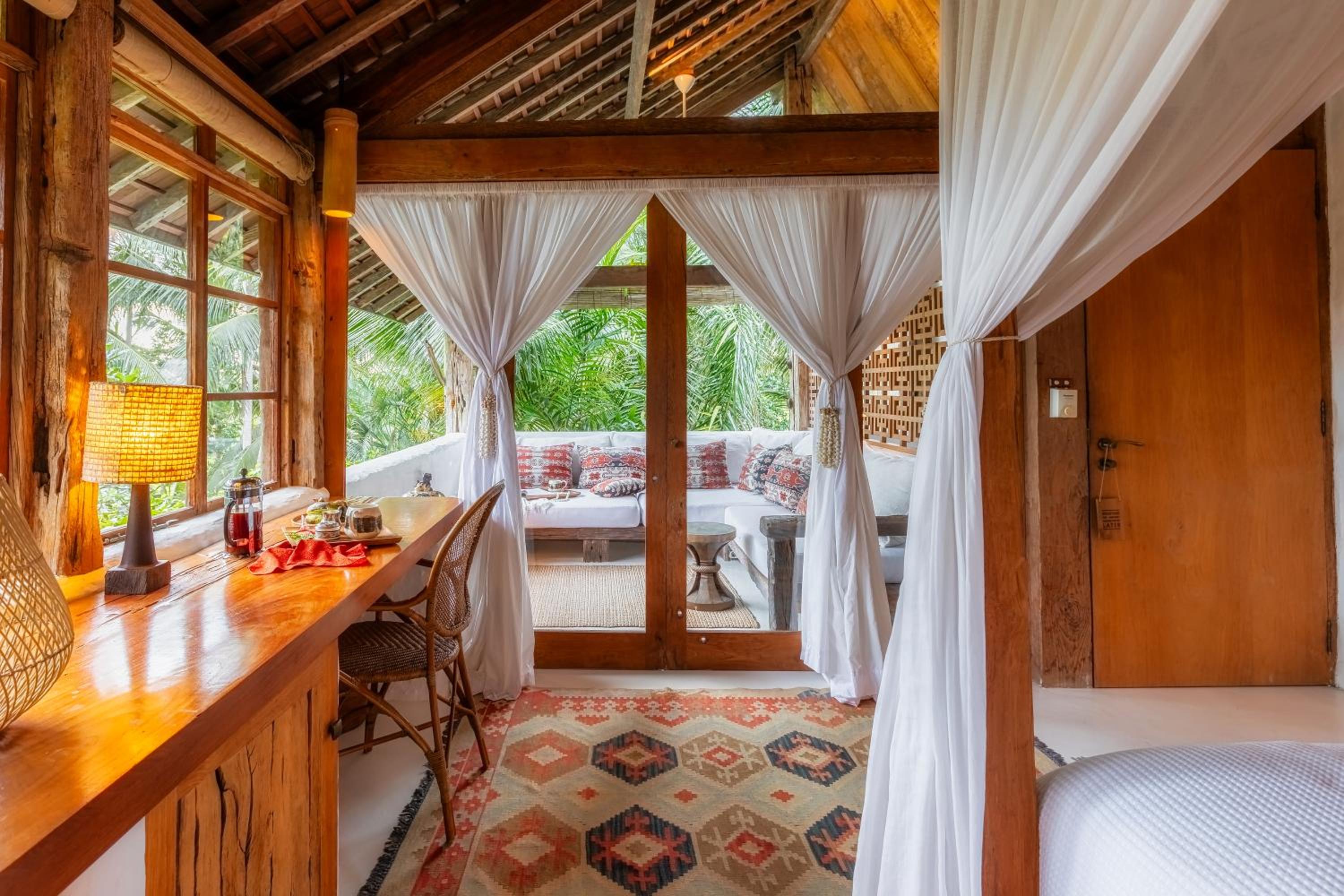 Deluxe King Skyview Up with Garden View and Balcony  - Photo 3
