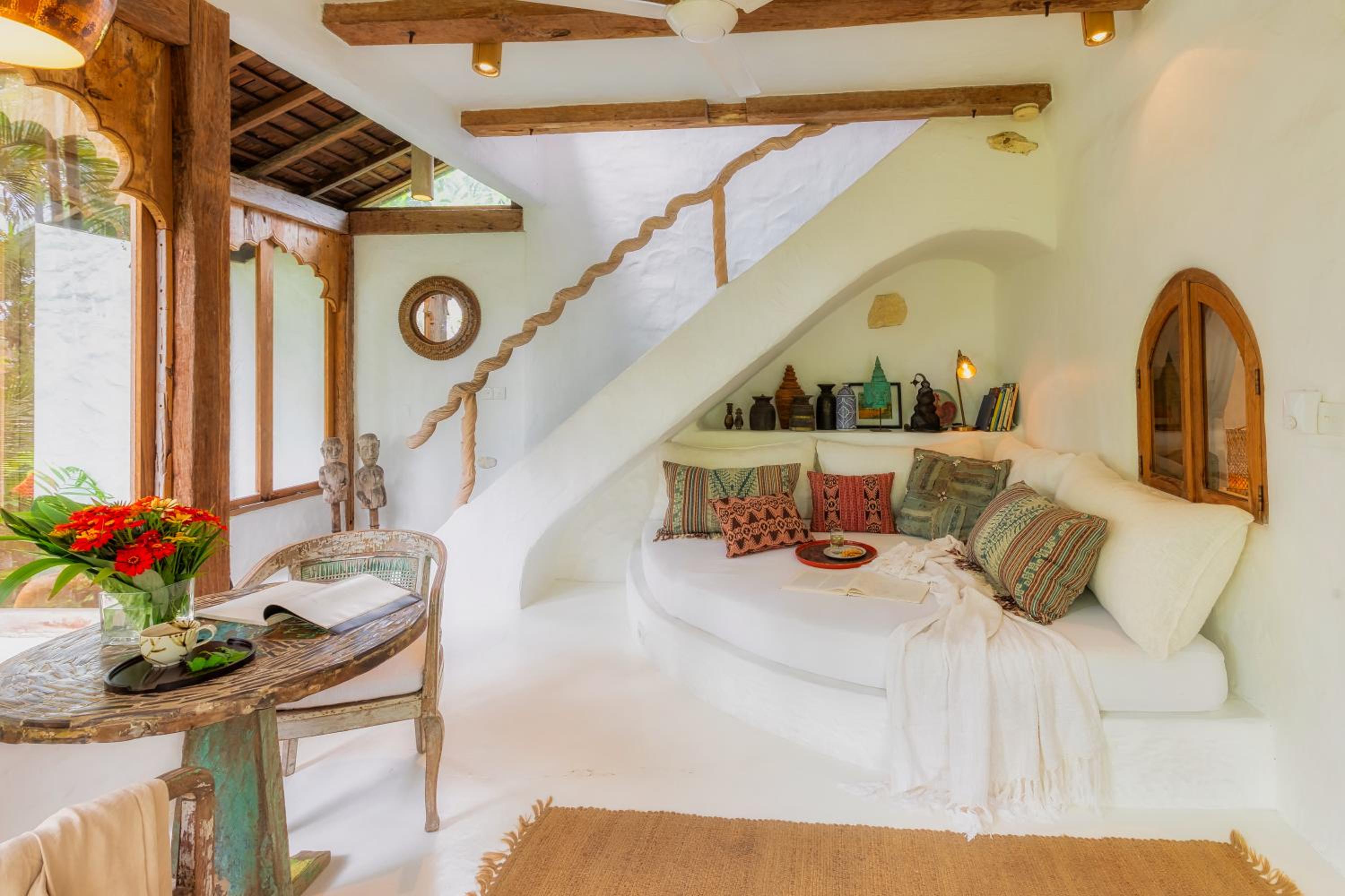Deluxe King Skyview Down  with Bathtub  - Photo 3