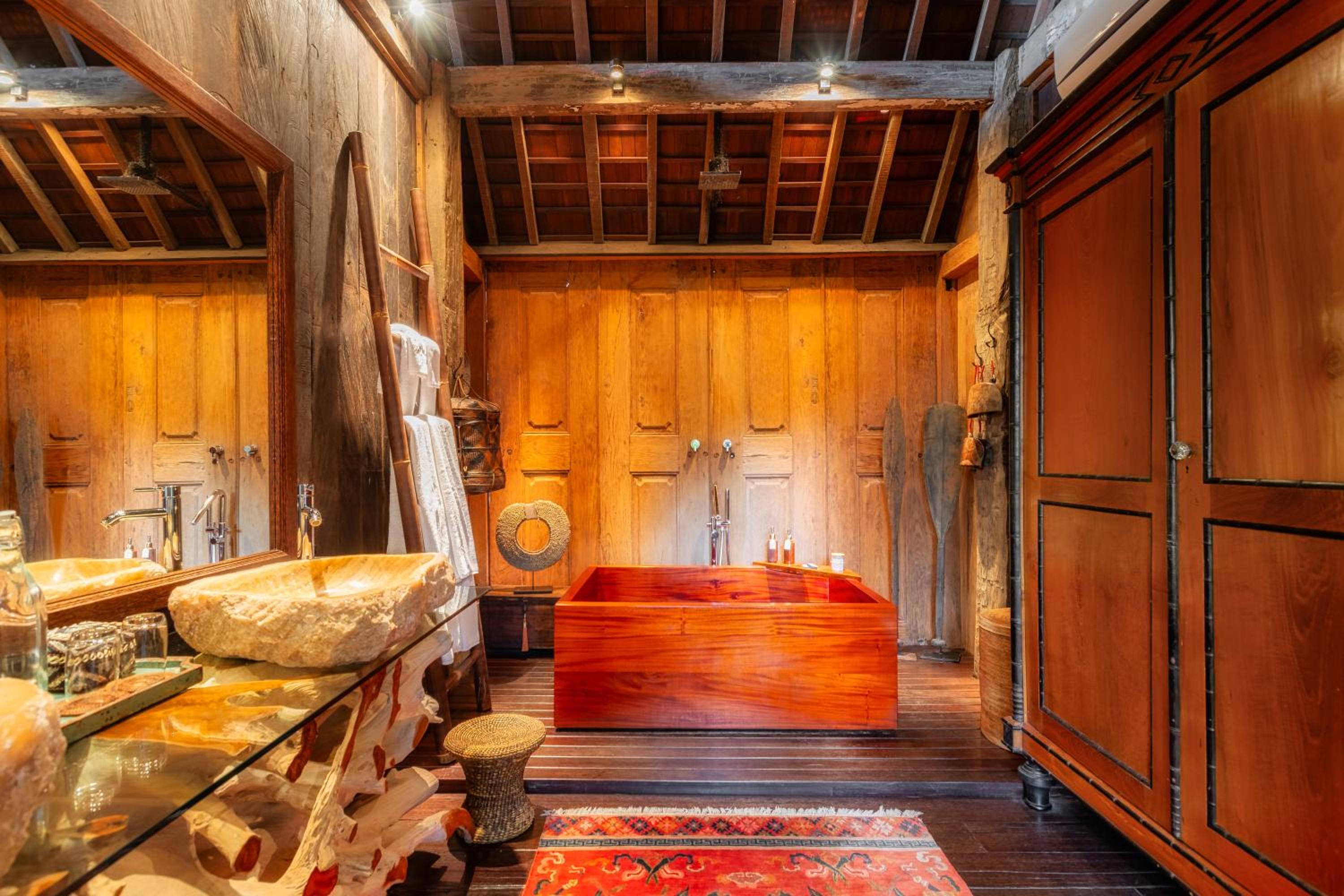 Longhouse Wooden Villa with Bathtub and Balcony  - Photo 2