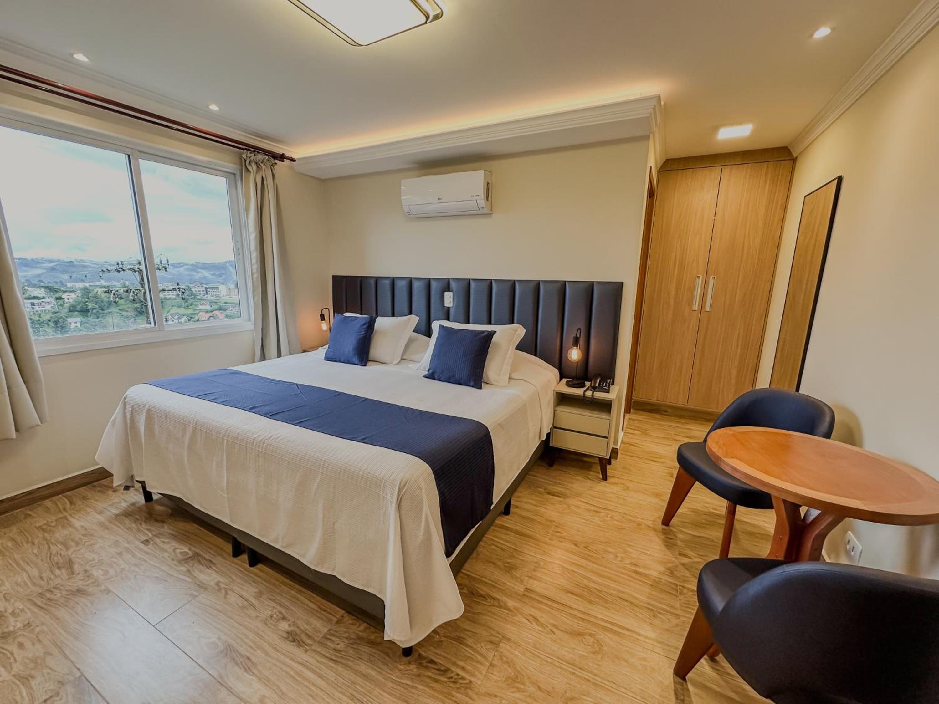 Standard King Room photo 1