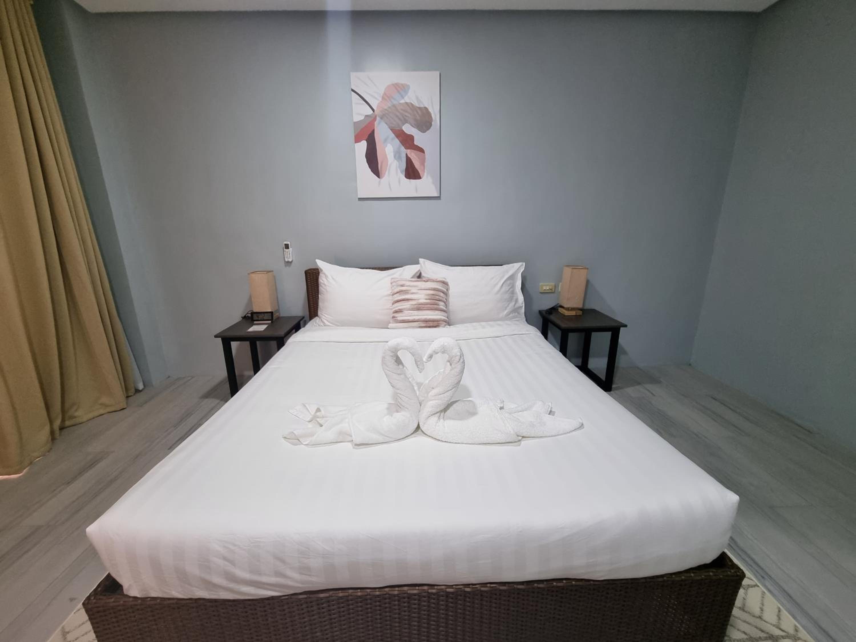 Deluxe Room - Photo 7